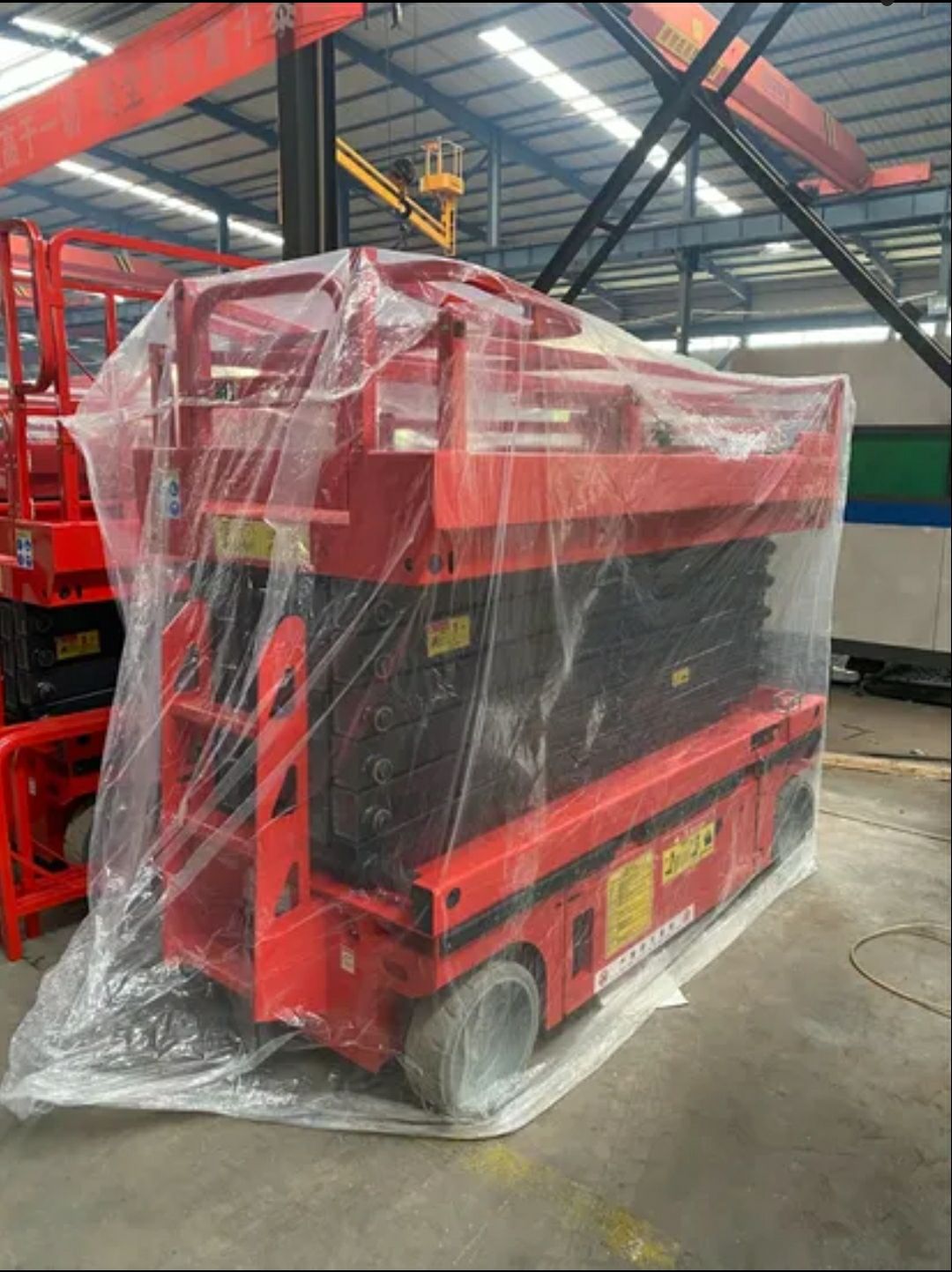 رافعات مقصيه للايجار سقالات كهربائية للايجار سيزرل