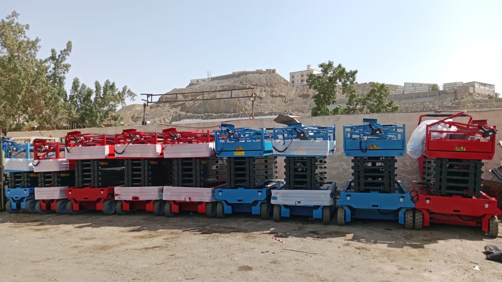 سيزرلفت ومان لفت ورافعات شوكيه وجي سي بي وبوم تراك