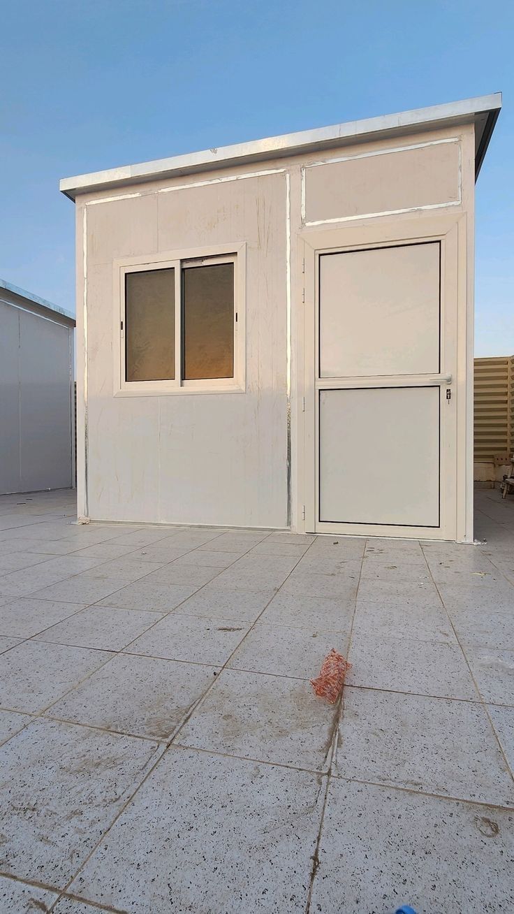 بعد الانتهاء من تنفيذ غرف ومستودعات السندوتش البنل