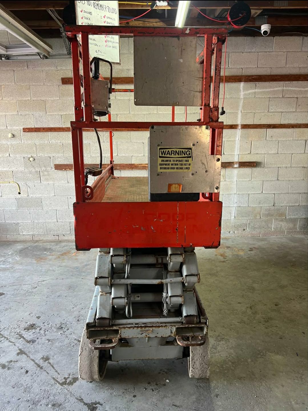 تأجير رافعات مقصية (سيزرلفت) في السعودية | Scissor