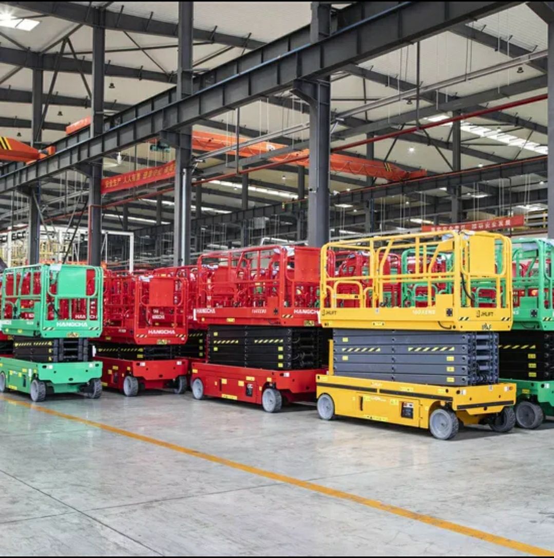 رافعات مقصيه للايجار سقالات كهربائية للايجار سيزرل