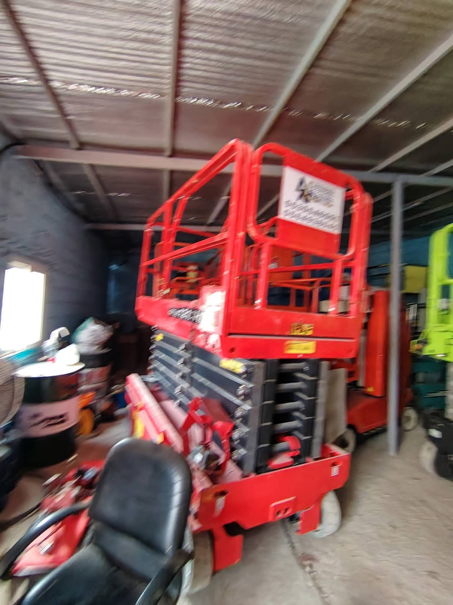 Forklift Manlift scissor lift rental Jeddah