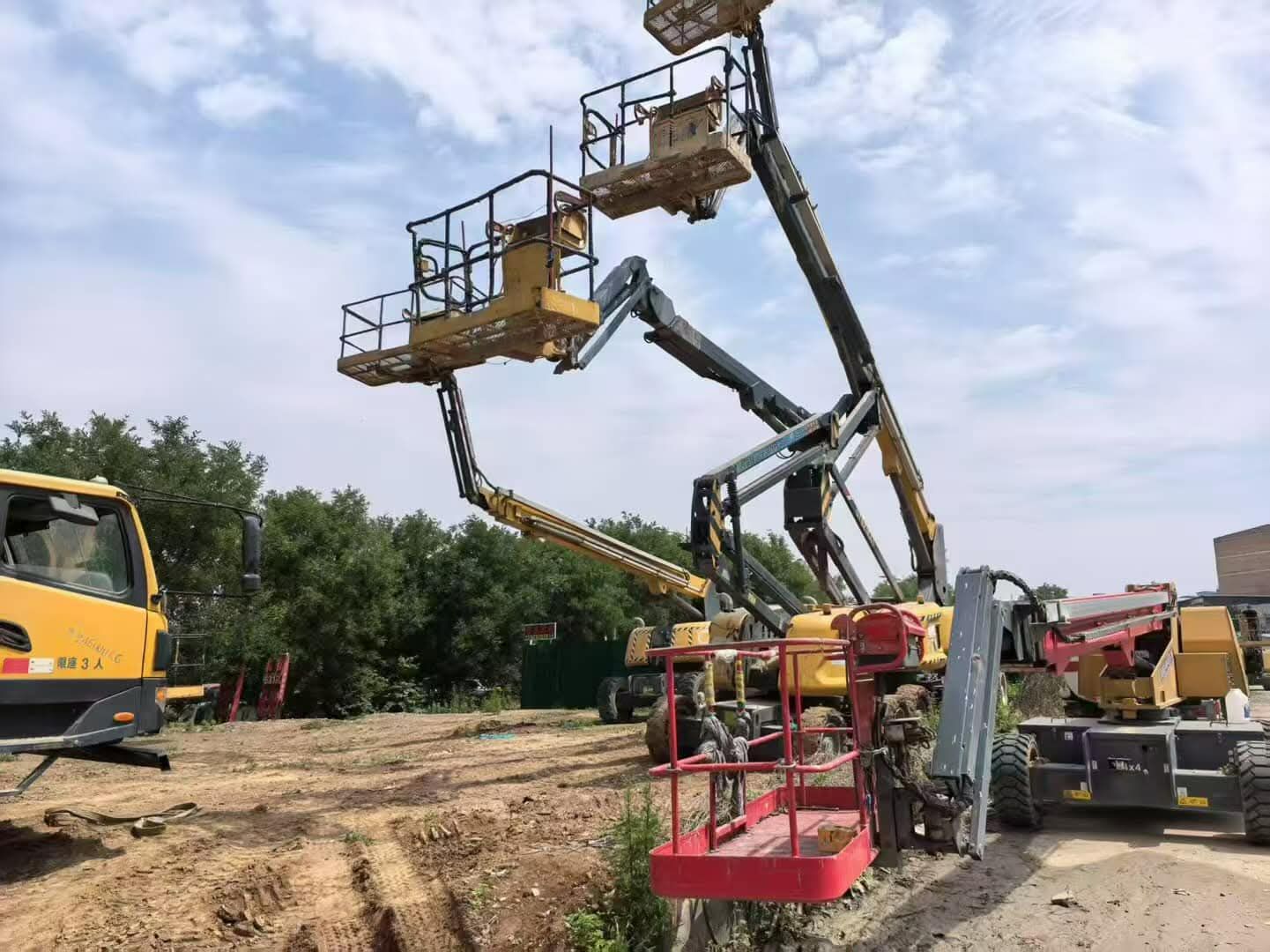 سيزر لفت للإيجار مان لفت للإيجار فوركفلت للايجار ا