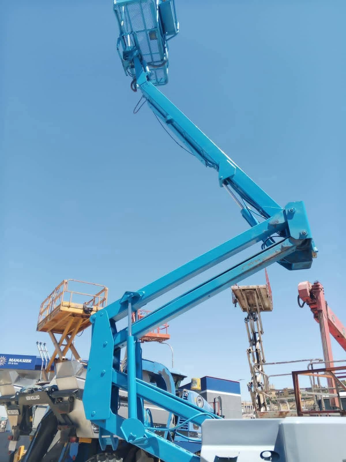 Forklift Manlift scissor lift rental Riyadh