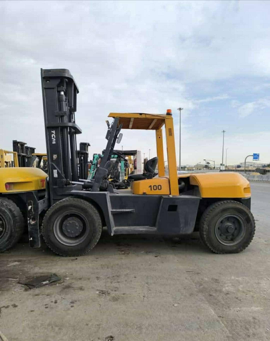 رافعات شوكية و جي سي بي للايجار في الدمام