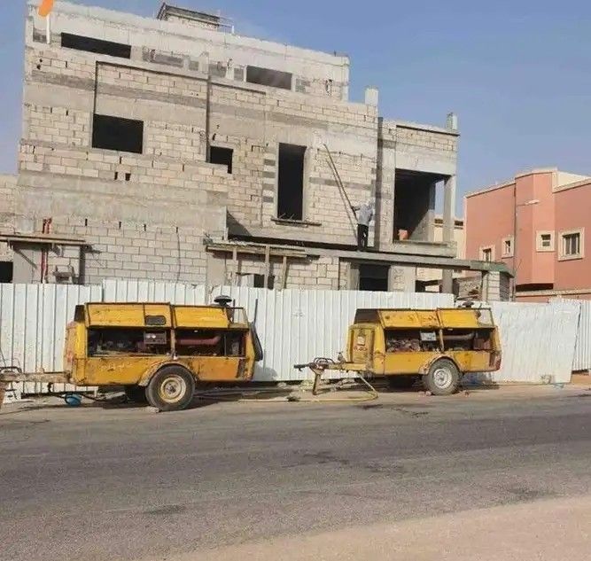 يوجد لدينا كمبروسر هواء تكسير وترحيل وضر