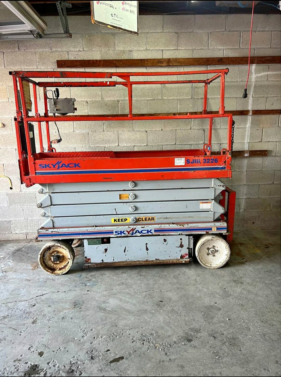 تأجير رافعات مقصية (سيزرلفت) في السعودية | Scissor