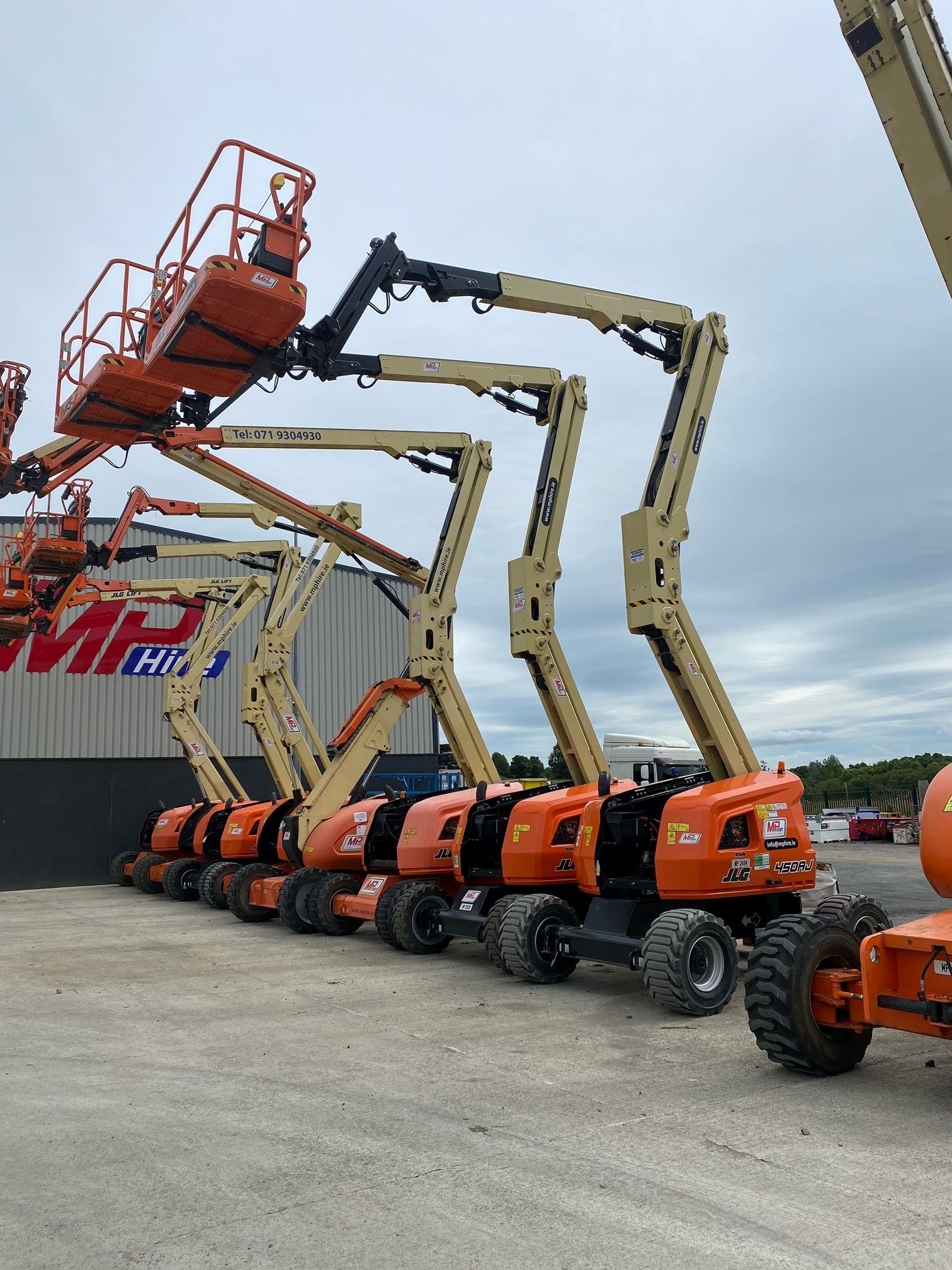 كرينات و سيزر لفت و مانلفت و فوركيفلت للايجار في ا