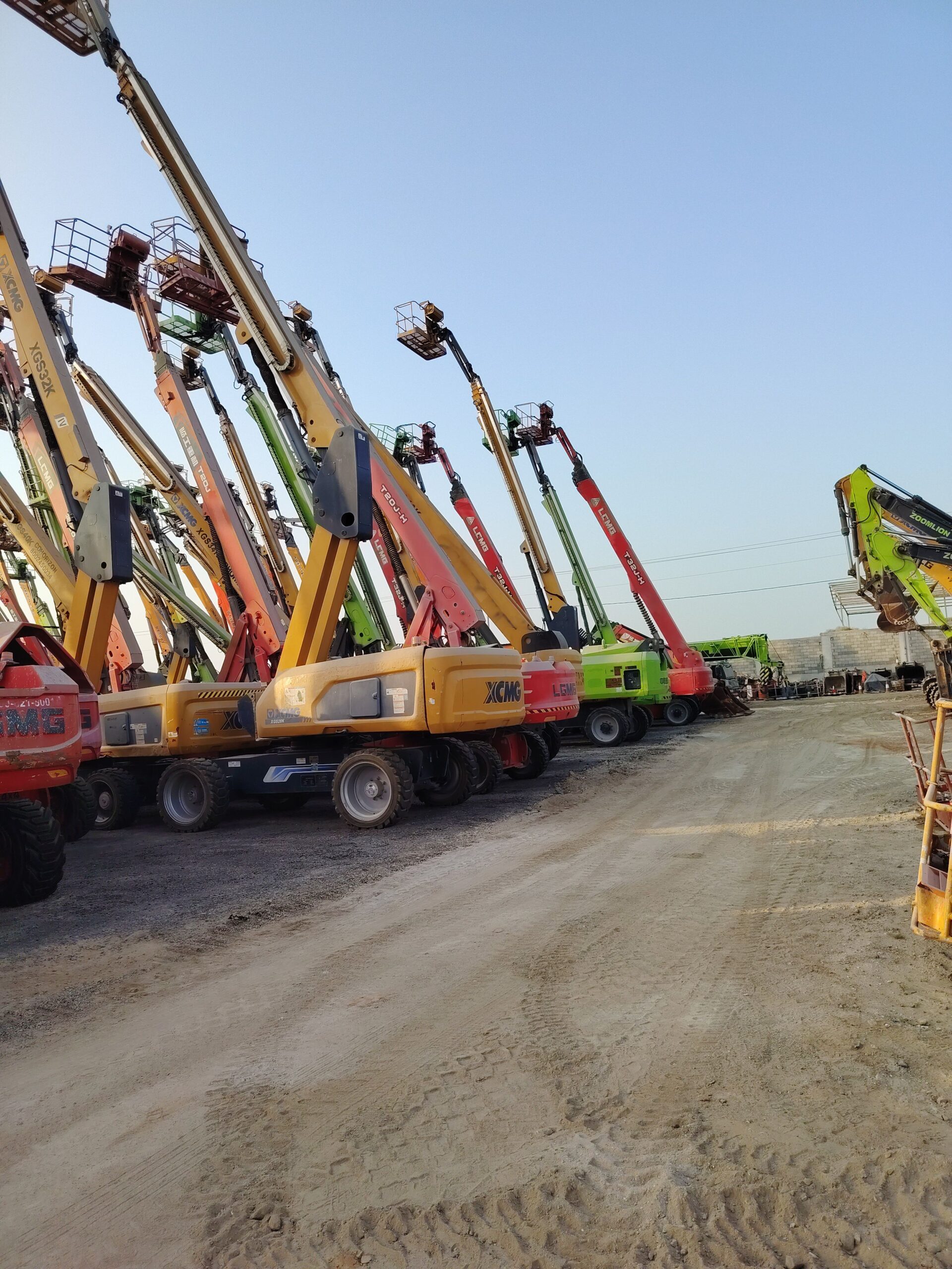 مان لفت وسيزرلفت ورافعات شوكيه وكرينات وتاور لايت