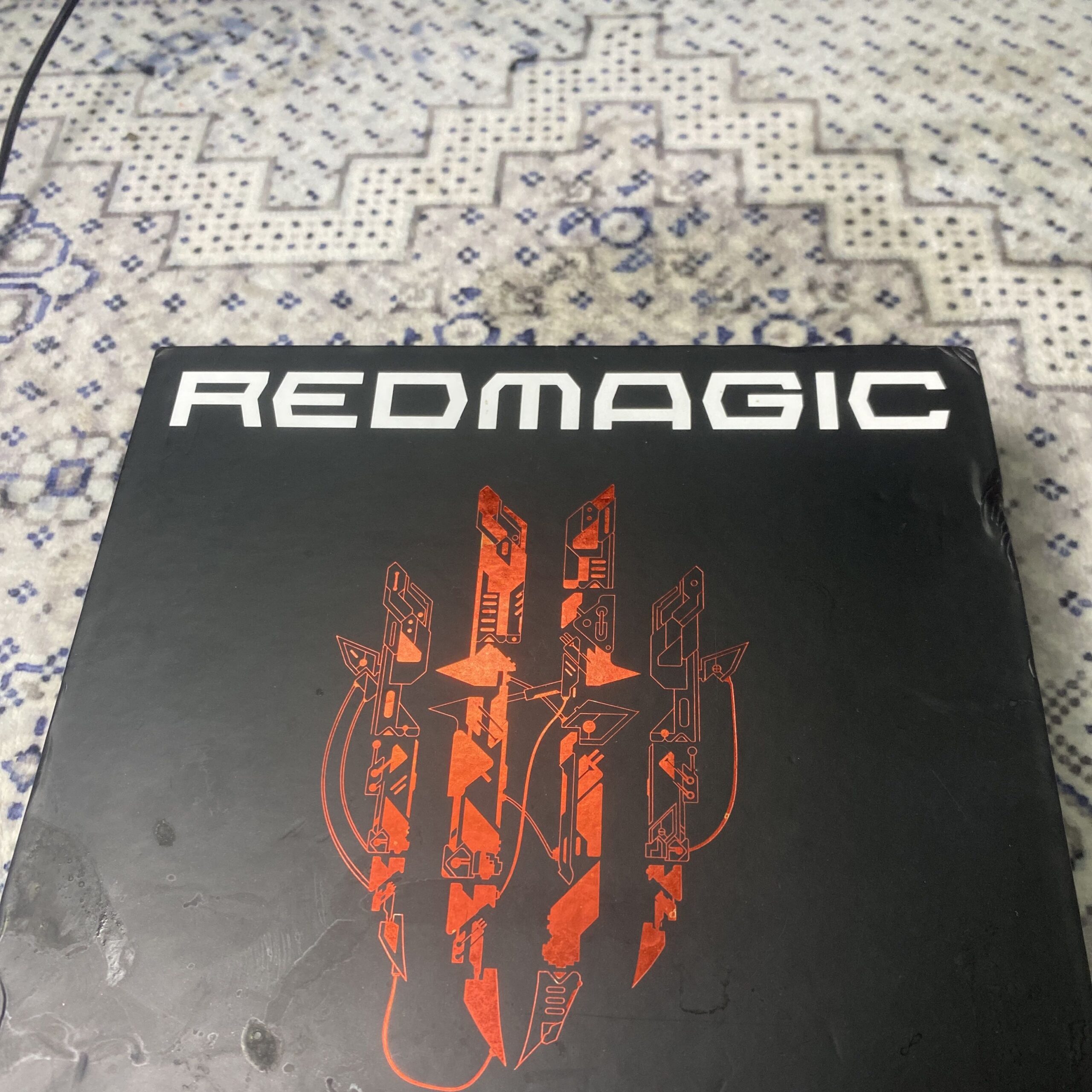 ‏الحائط حائل