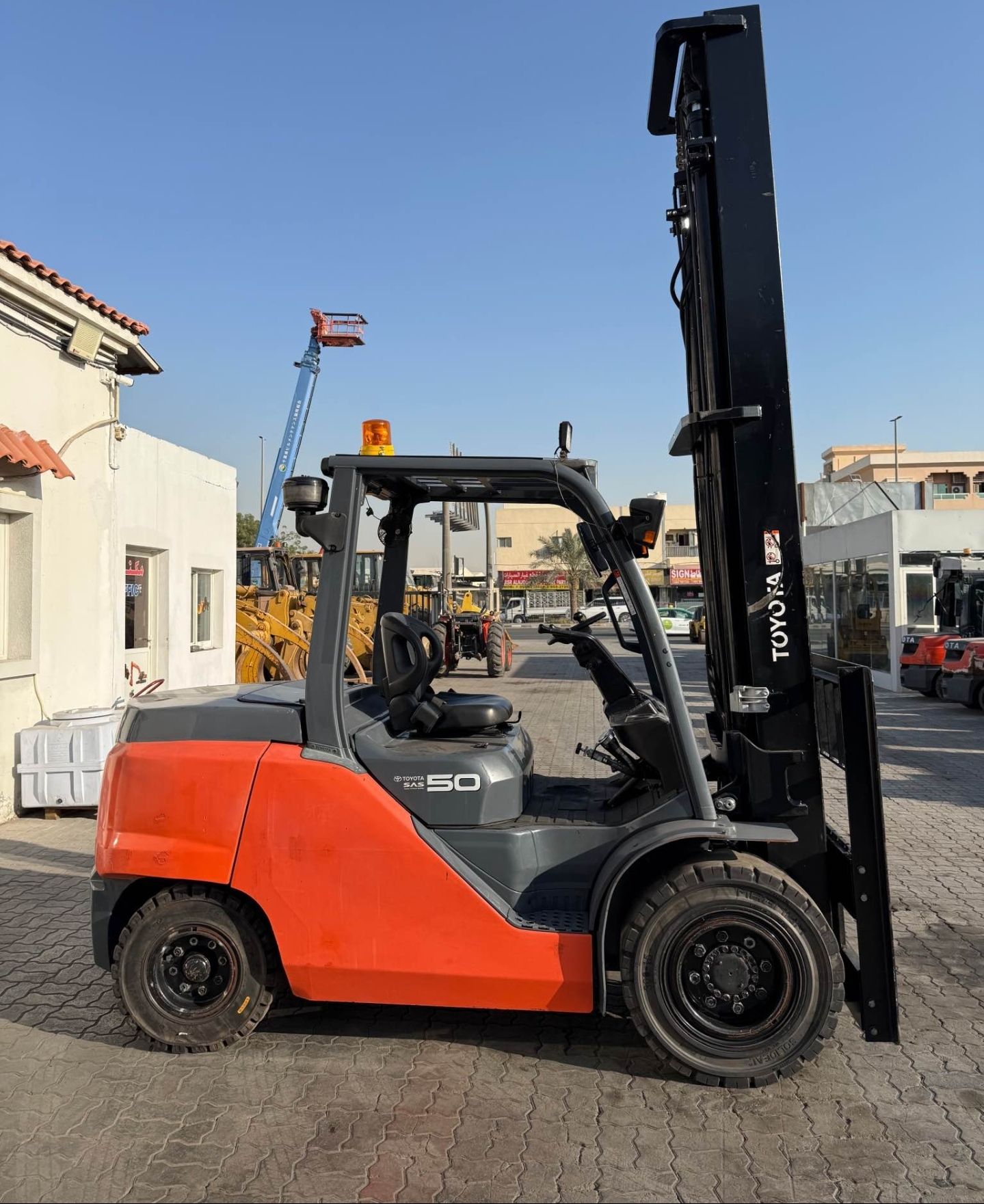 Forklift Rental (Diesel · Electric · Gas) — Dammam