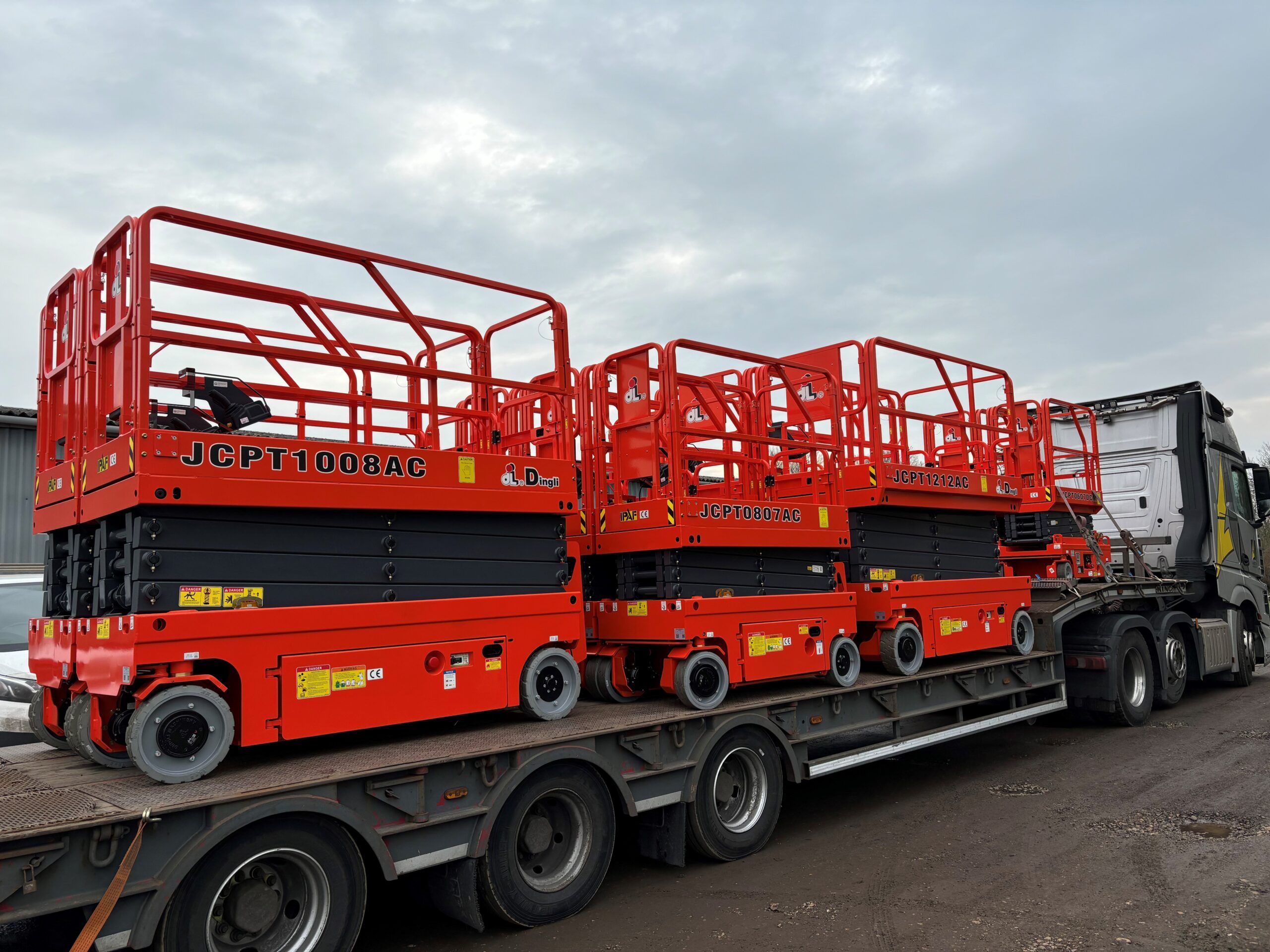 سيزر لفت مان لفت فوركلفت كرينات للايجار في الدمام