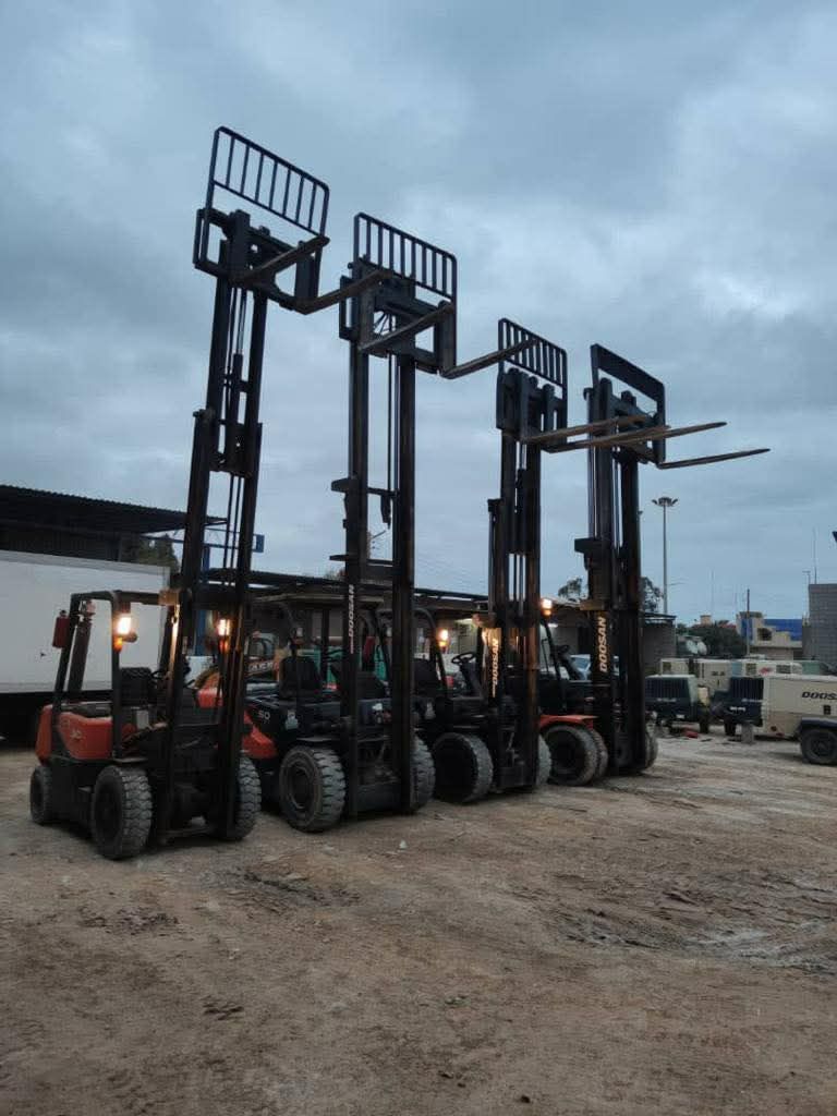تأجير رافعات شوكية ( فوركلفت ) للإيجار في الرياض
