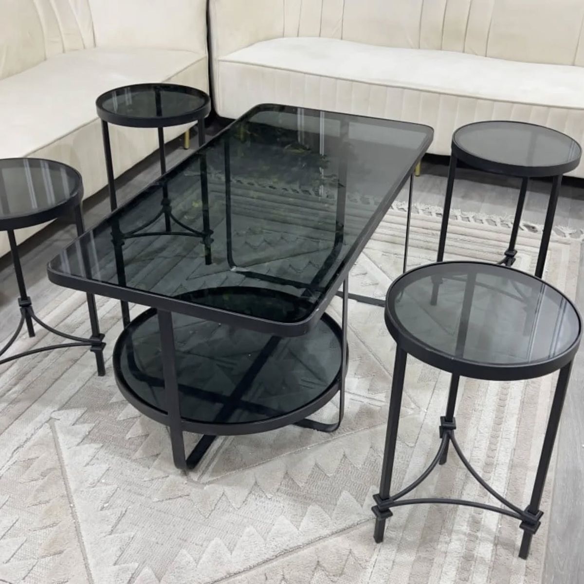 طاولات خدمة طغم