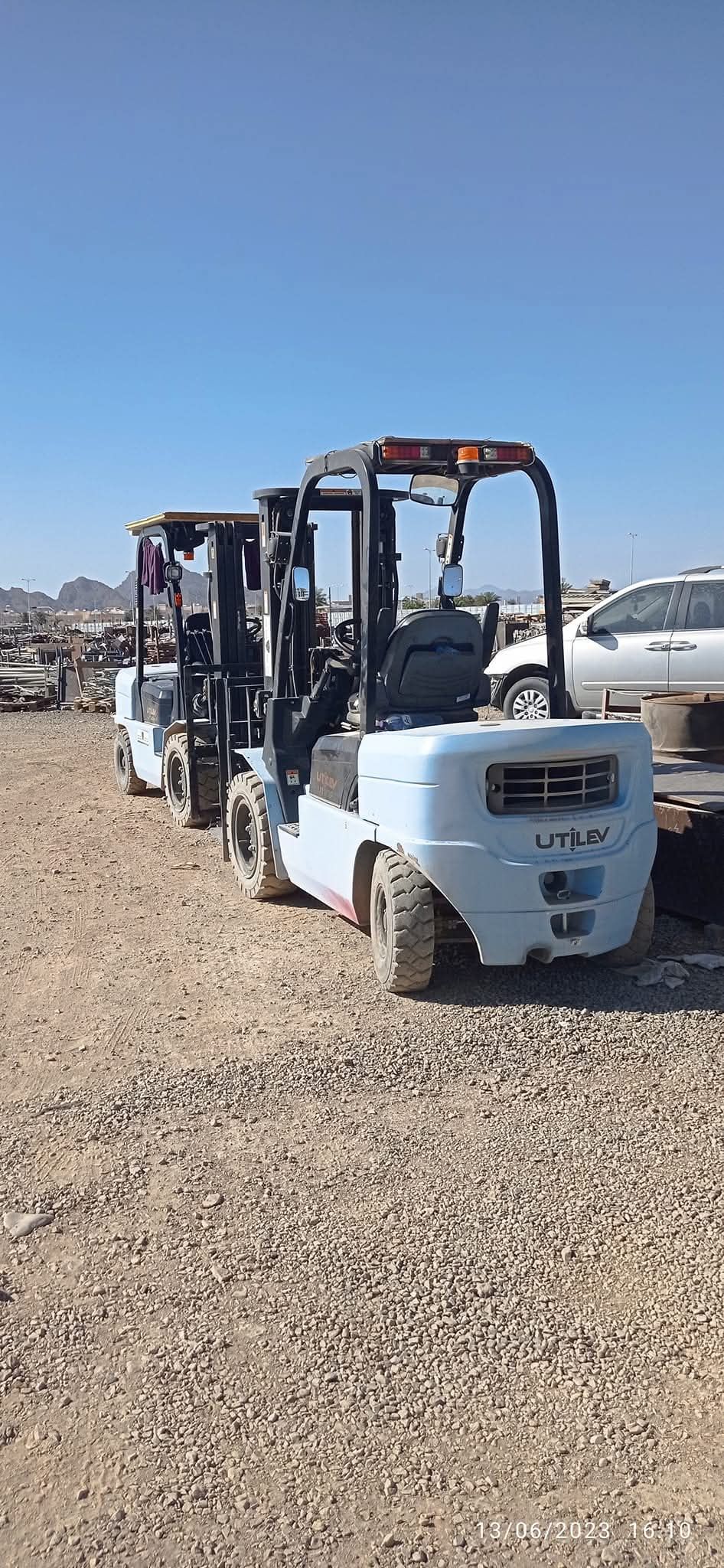 رافعات شوكية و جي سي بي للايجار في المدينة المنورة