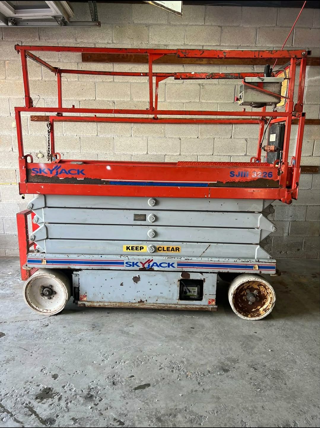 تأجير رافعات مقصية (سيزرلفت) في السعودية | Scissor