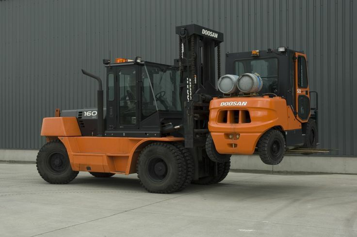 فوركلفت رافعات شوكيه للايجار 1.5طن2.5طن3طن5طن7طن10