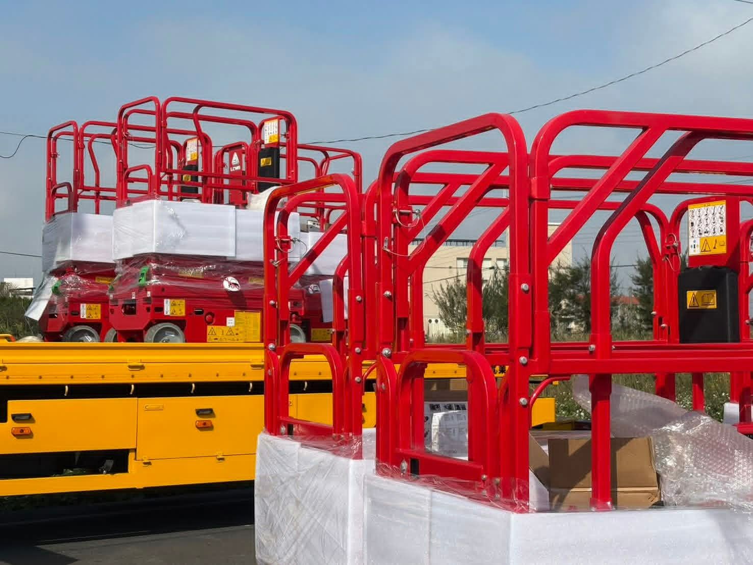Manlift Forklift Scissor Lift Crane Rental Jeddah