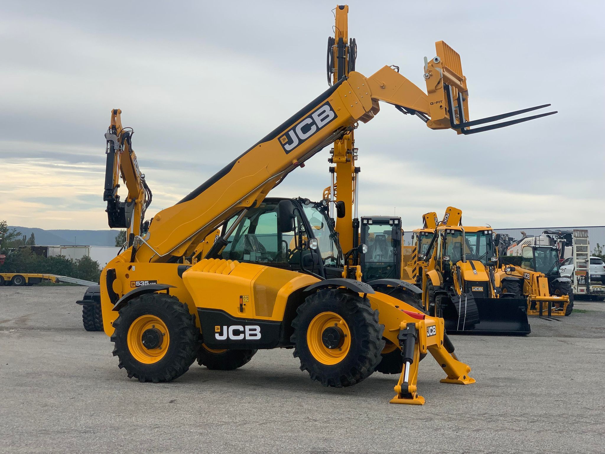 جي سي بي للايجار في الشرقية * جميع الاحجام