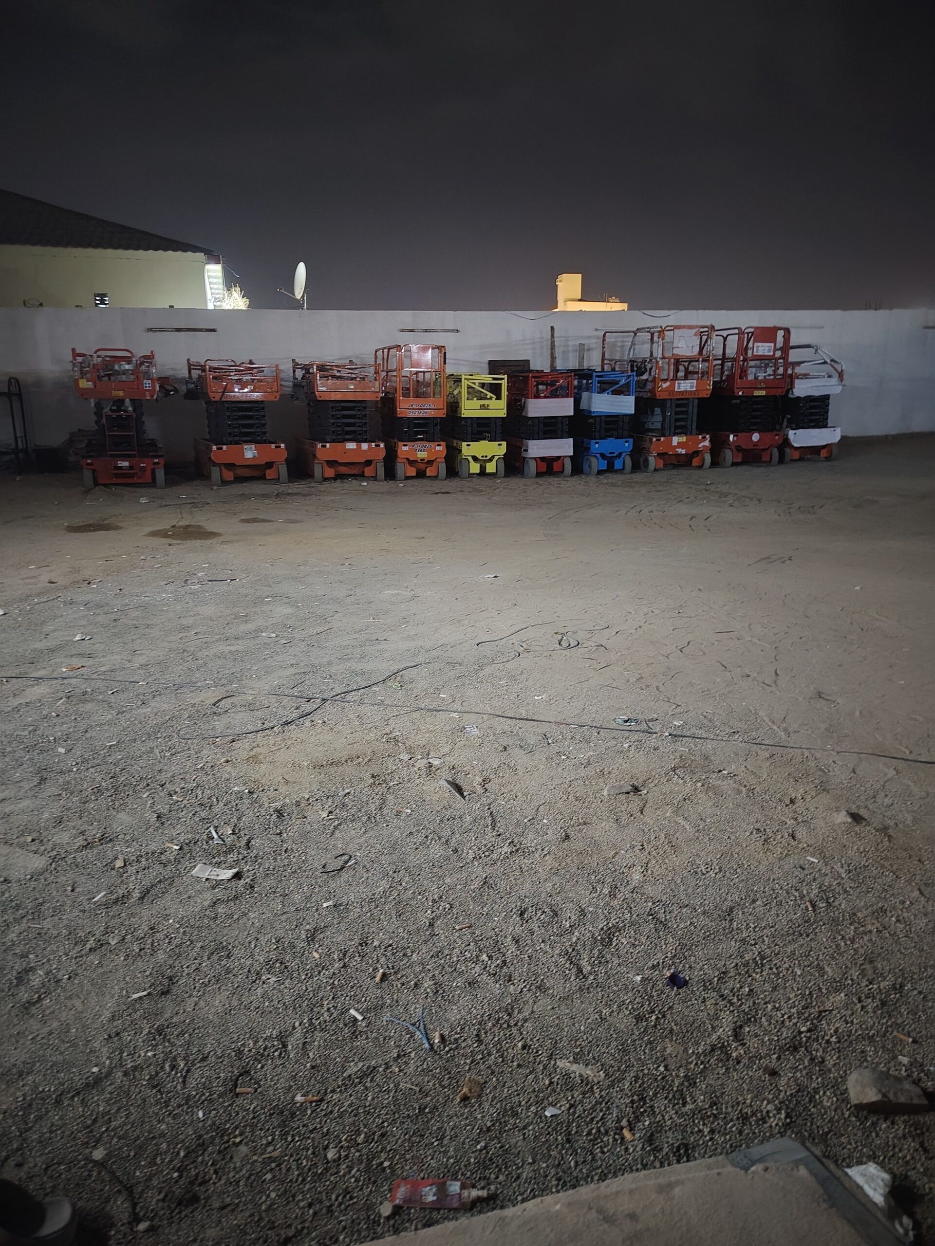 سيزر لفت ومان لفت ورافعات شوكيه وجي سي بي وبوم ترا