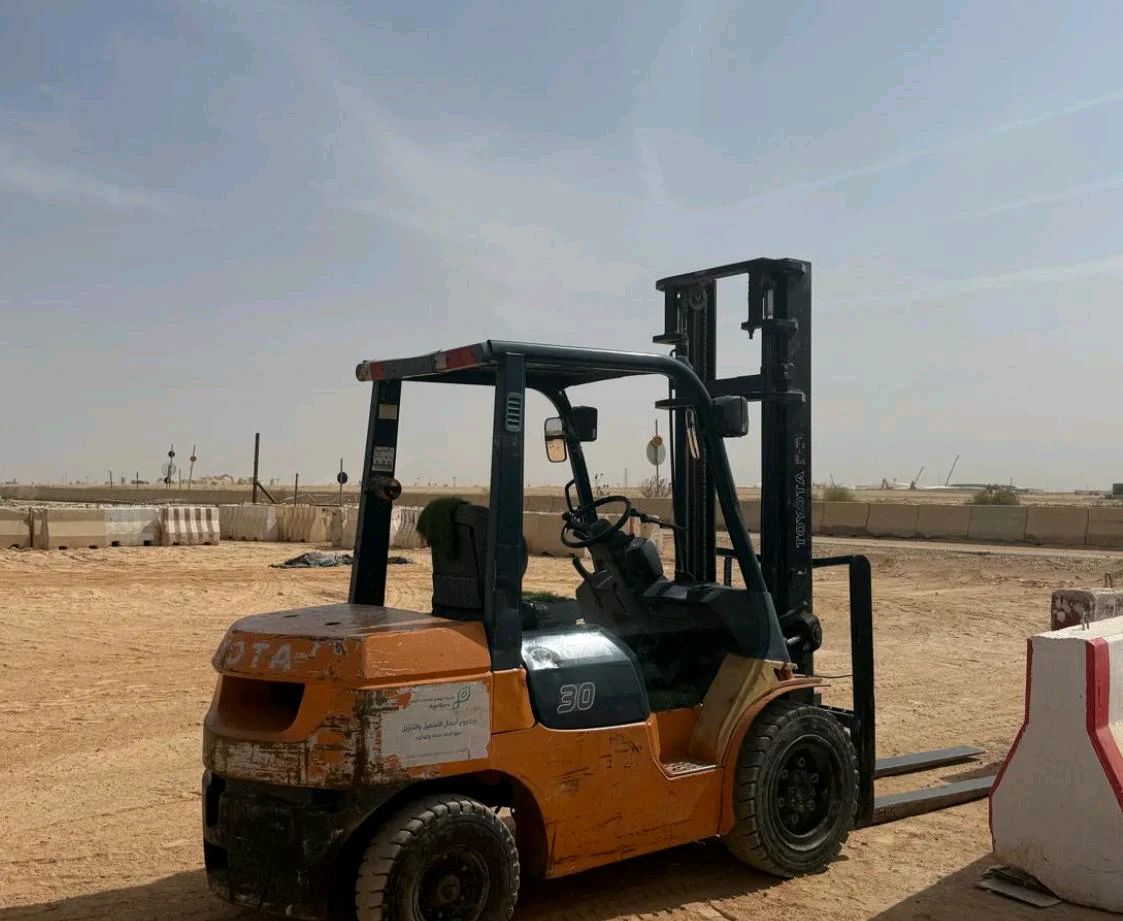 مان لفت و فوركفلت و سيزر لفت للإيجار في الدمام _