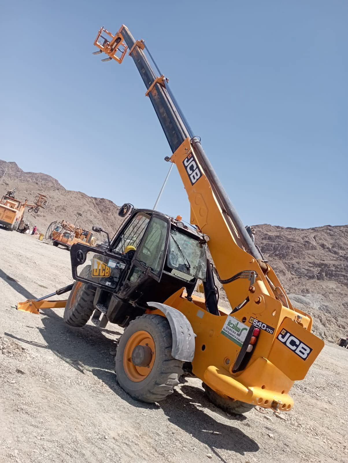 رافعات شوكية و جي سي بي للايجار في الدمام