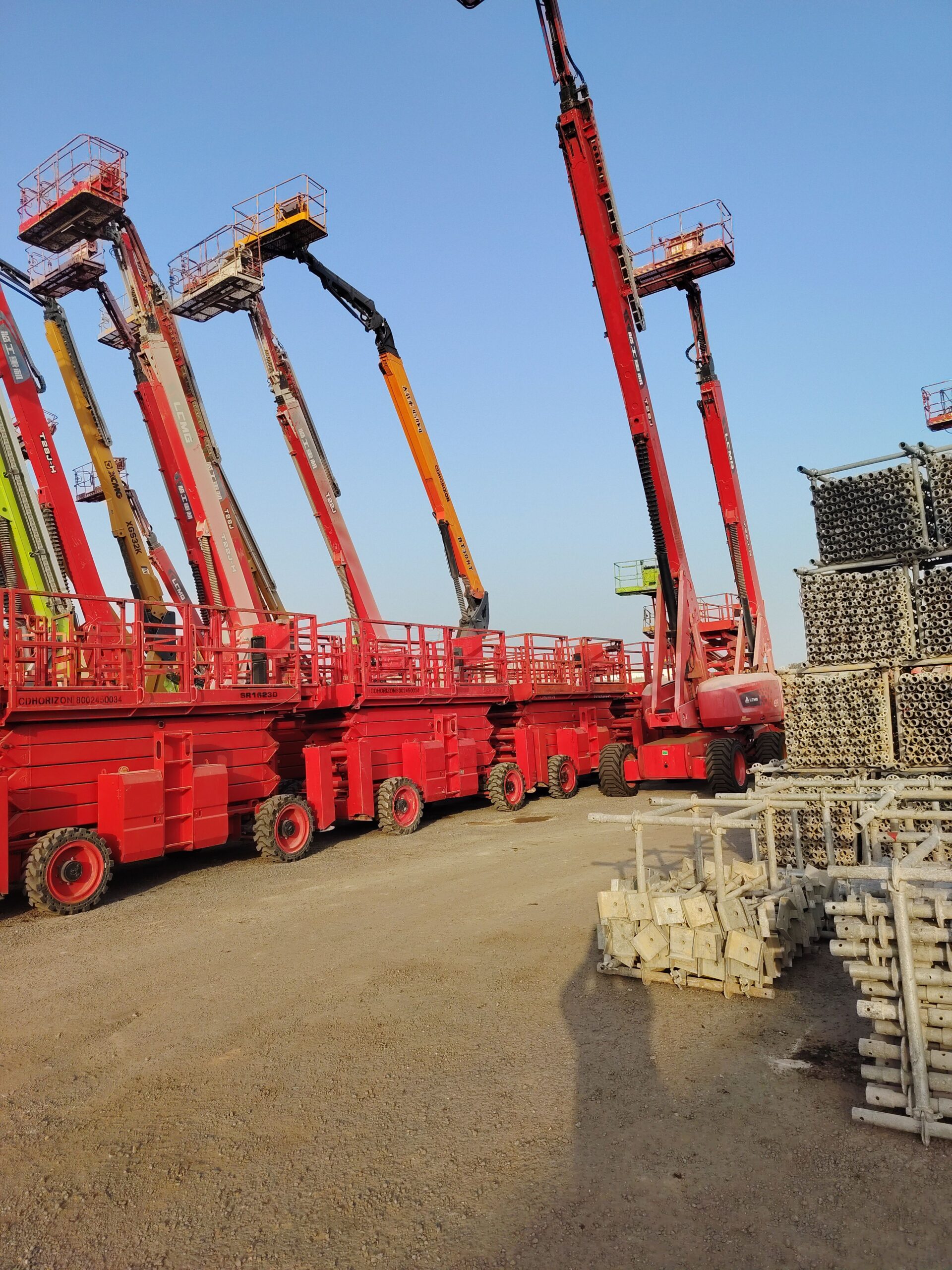 سيزر لفت ومان لفت ورافعات شوكيه للايجار اليومي وال