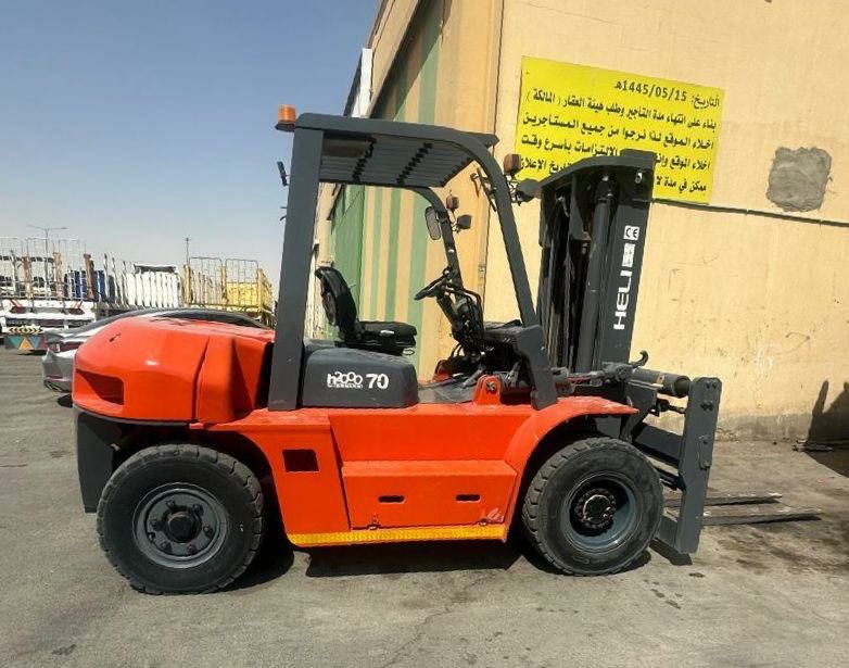 رافعات شوكيه للايجار جميع الاحجام متوفر