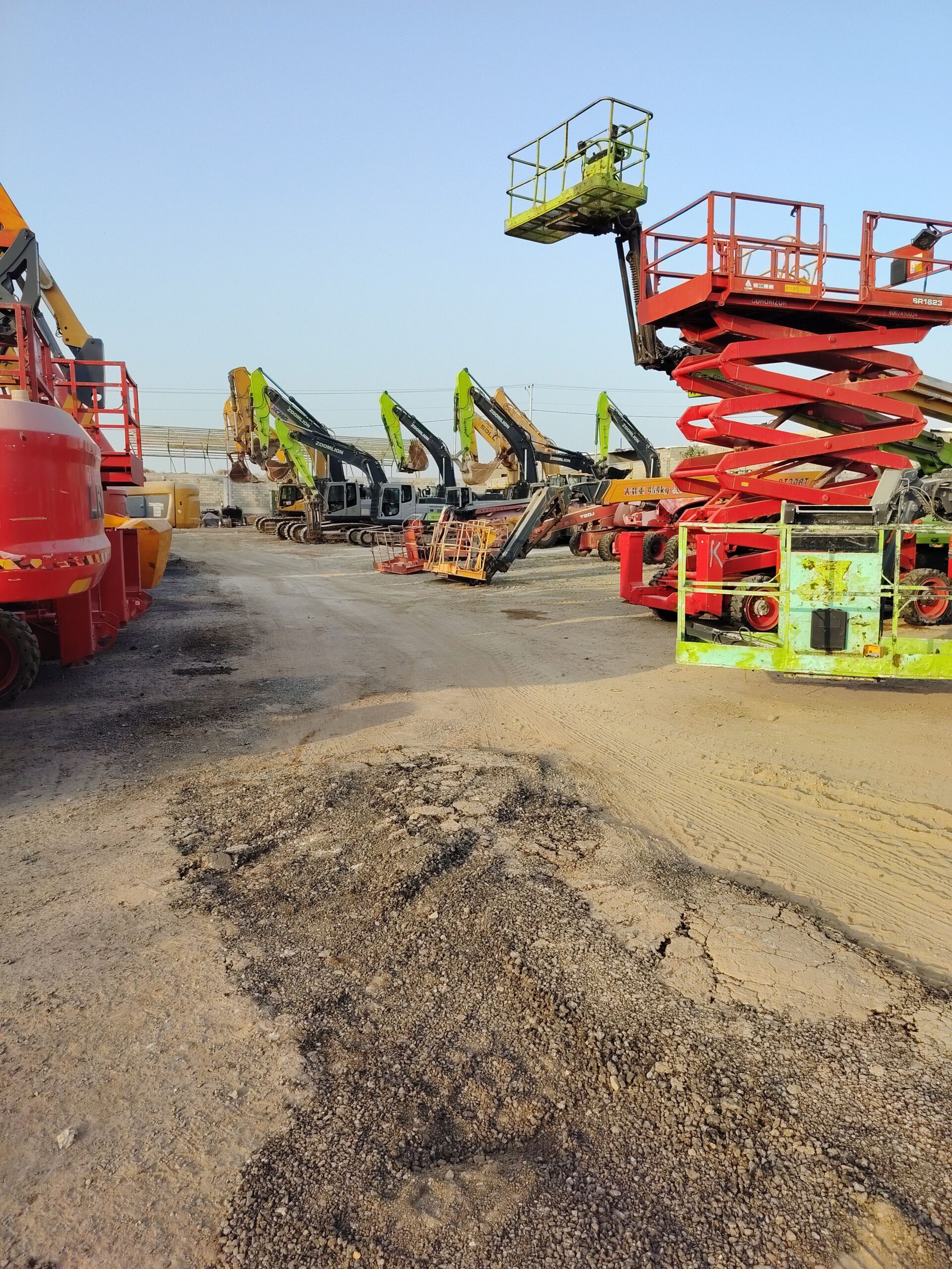 سيزر لفت ومان لفت ورافعات شوكيه وجي سي بي وبوم ترا