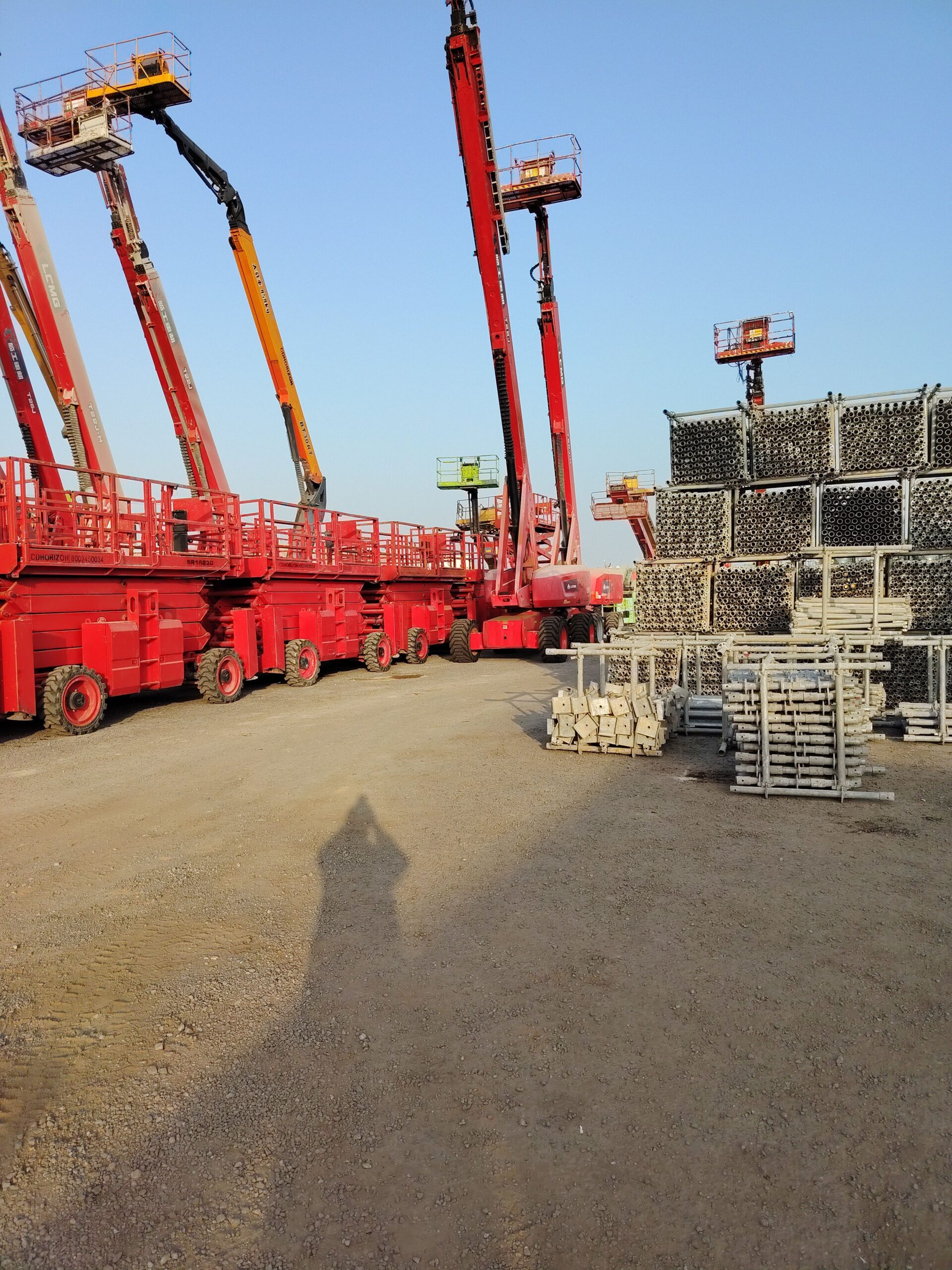 سيزر لفت ومان لفت ورافعات شوكيه للايجار اليومي وال