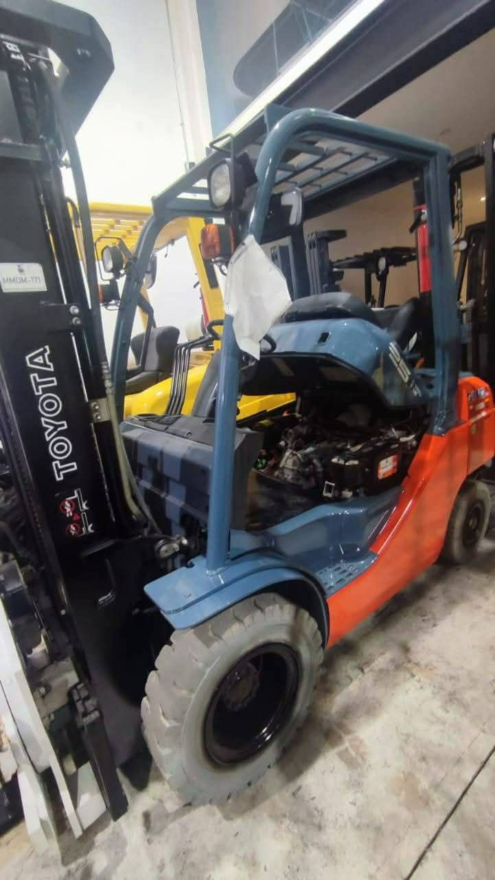 رافعات شوكية و جي سي بي للايجار في الدمام