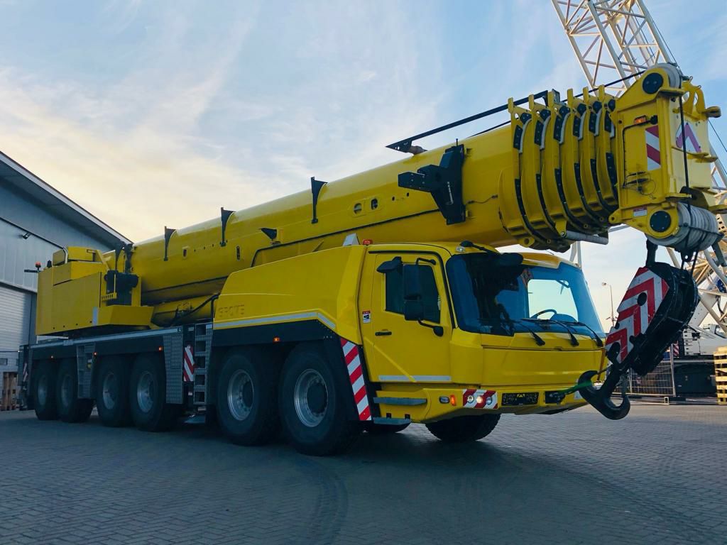 Manlift Forklift Scissor Lift Crane Rental Dammam