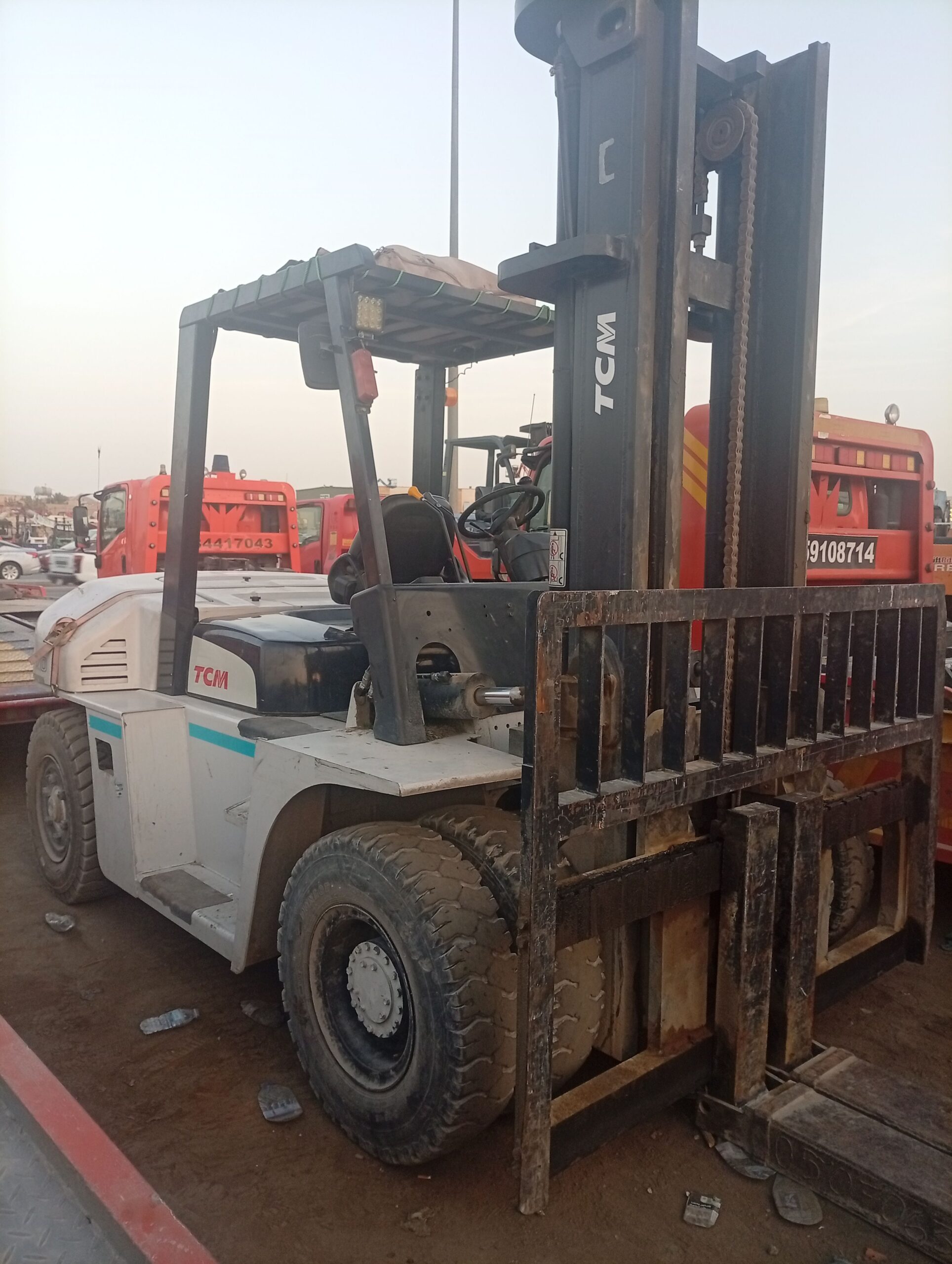 رافعات شوكية فور كلفت للايجار