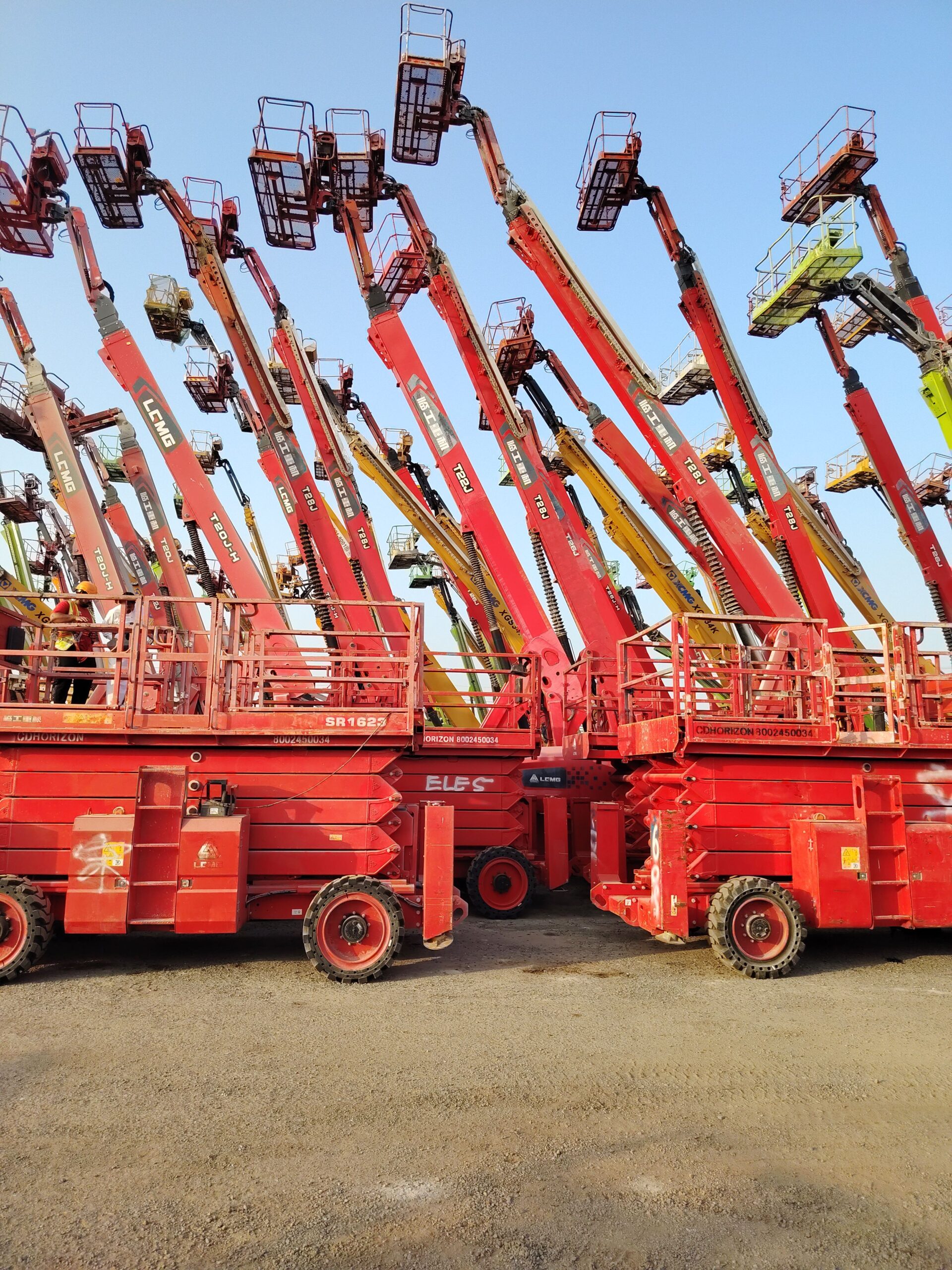 مان لفت وسيزرلفت ورافعات شوكيه وكرينات وتاور لايت