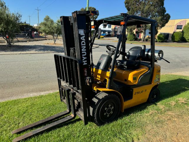 فوركلفت للإيجار في الدمام – رافعة شوكية للإيجار ال