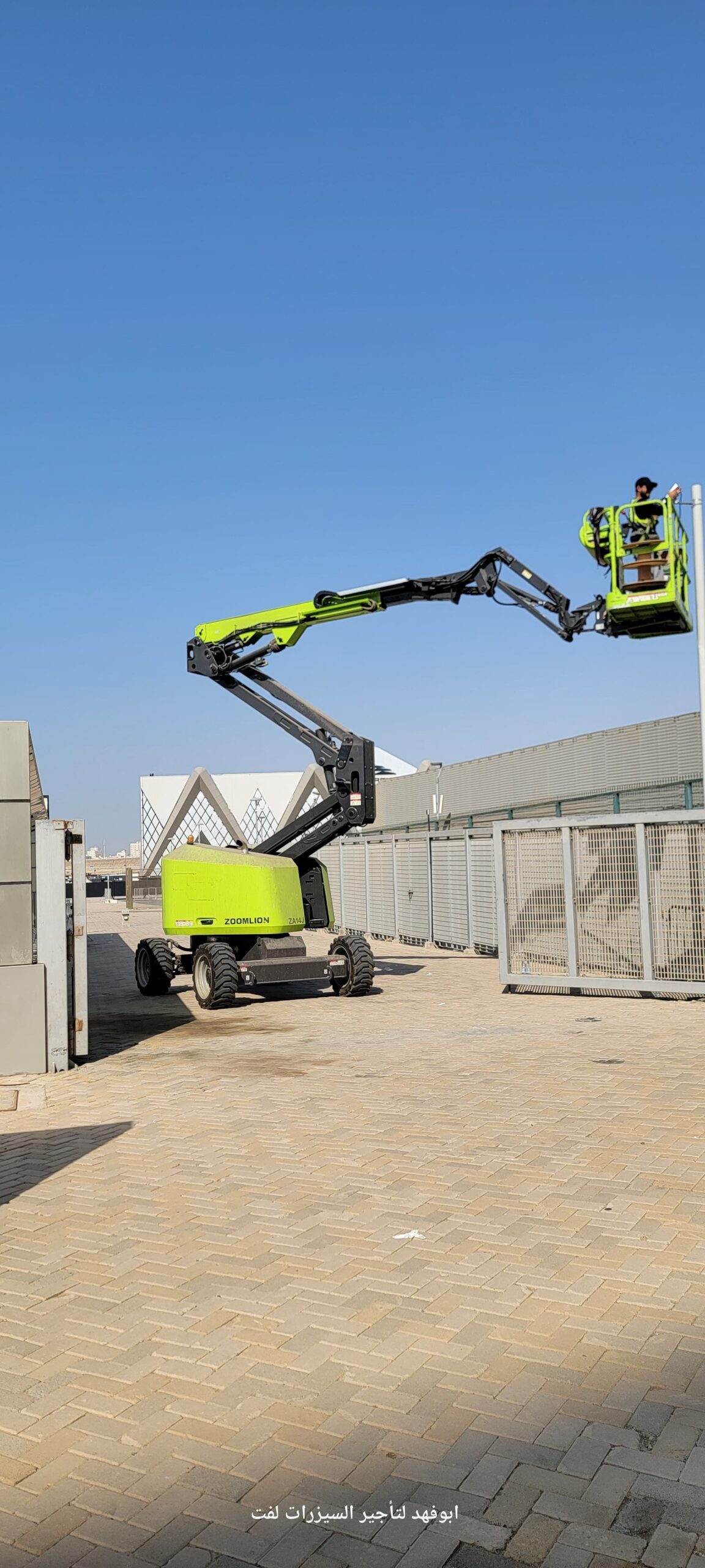 مانلفت للايجار رافعات كهربائية للايجار رافعه شوكيه