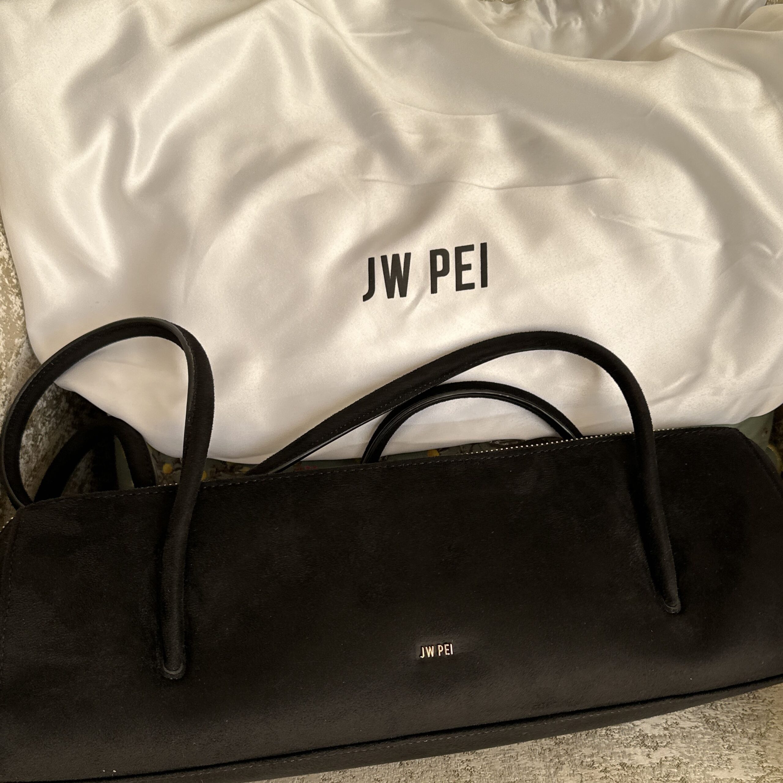 شنطة JW PEI أصلية جديدة لون أسود أنيقة