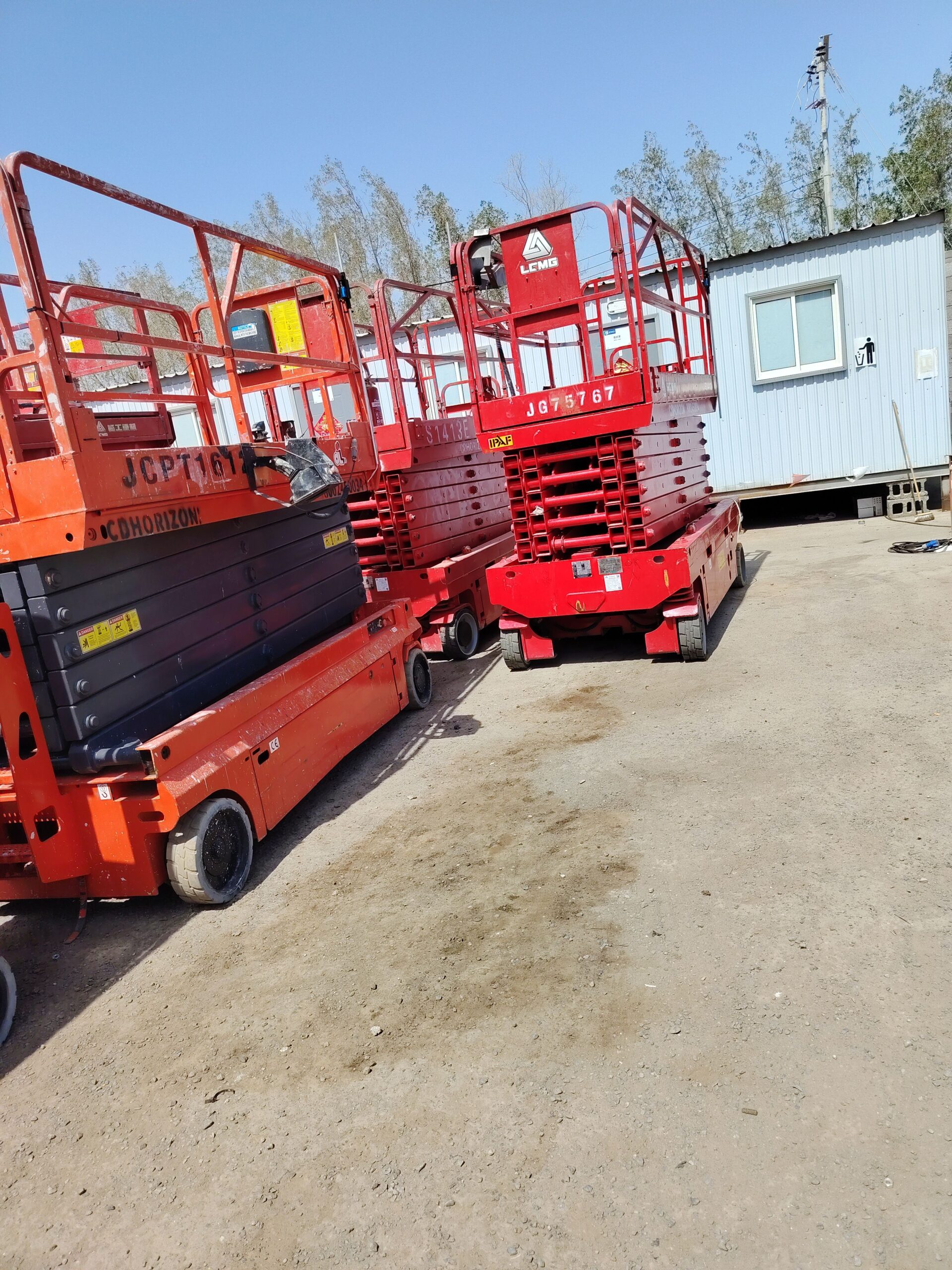 مان لفت للايجار.. رافعات شوكيه للايجار.. سيزر لفت