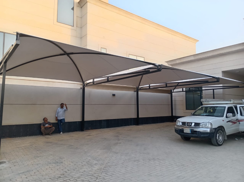 مظلات مواقف سيارات ثابتة ومتحركة وجلسات قماش Pvc ك