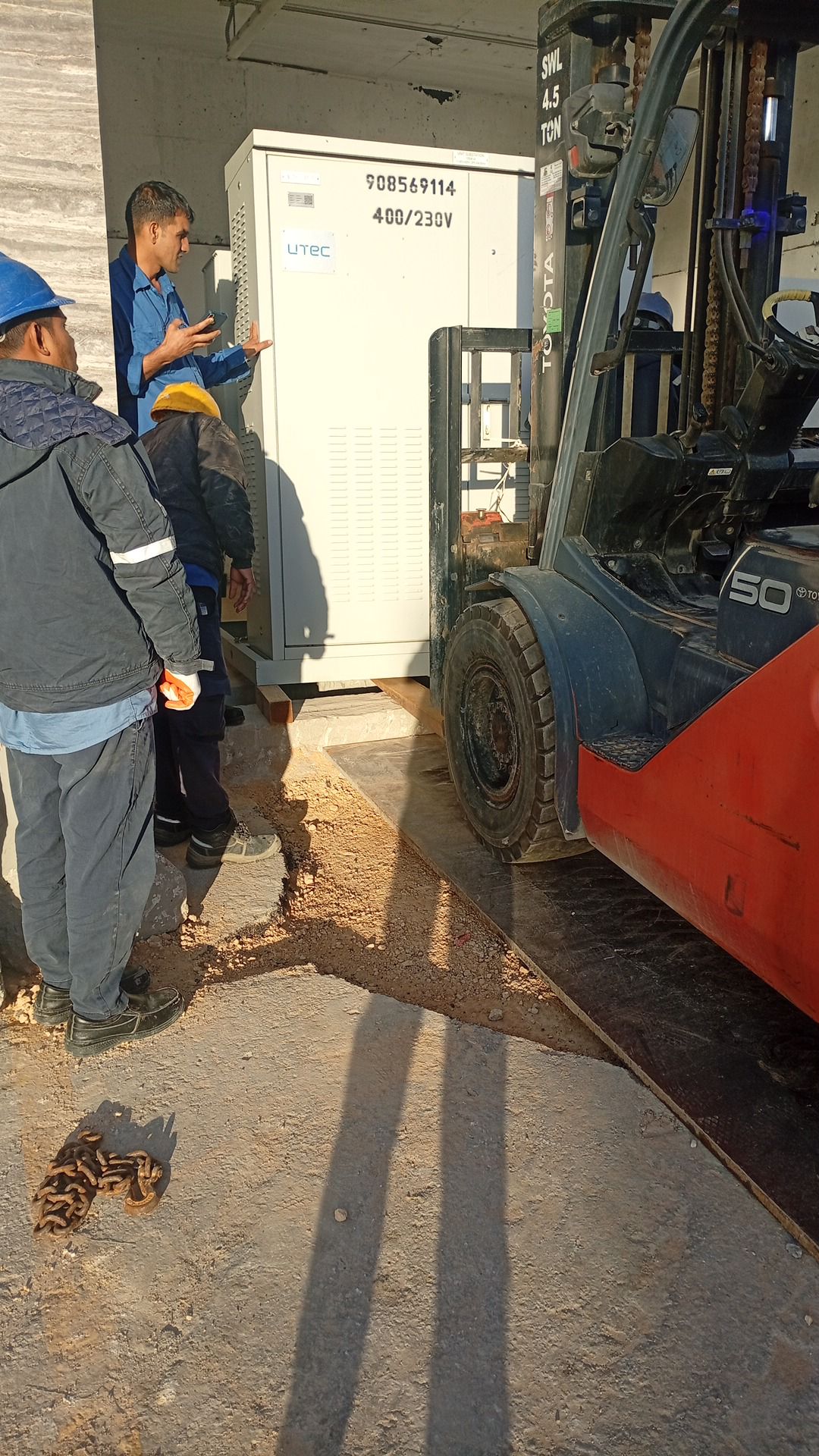 تاجير فور كلفت رافعات شوكيه