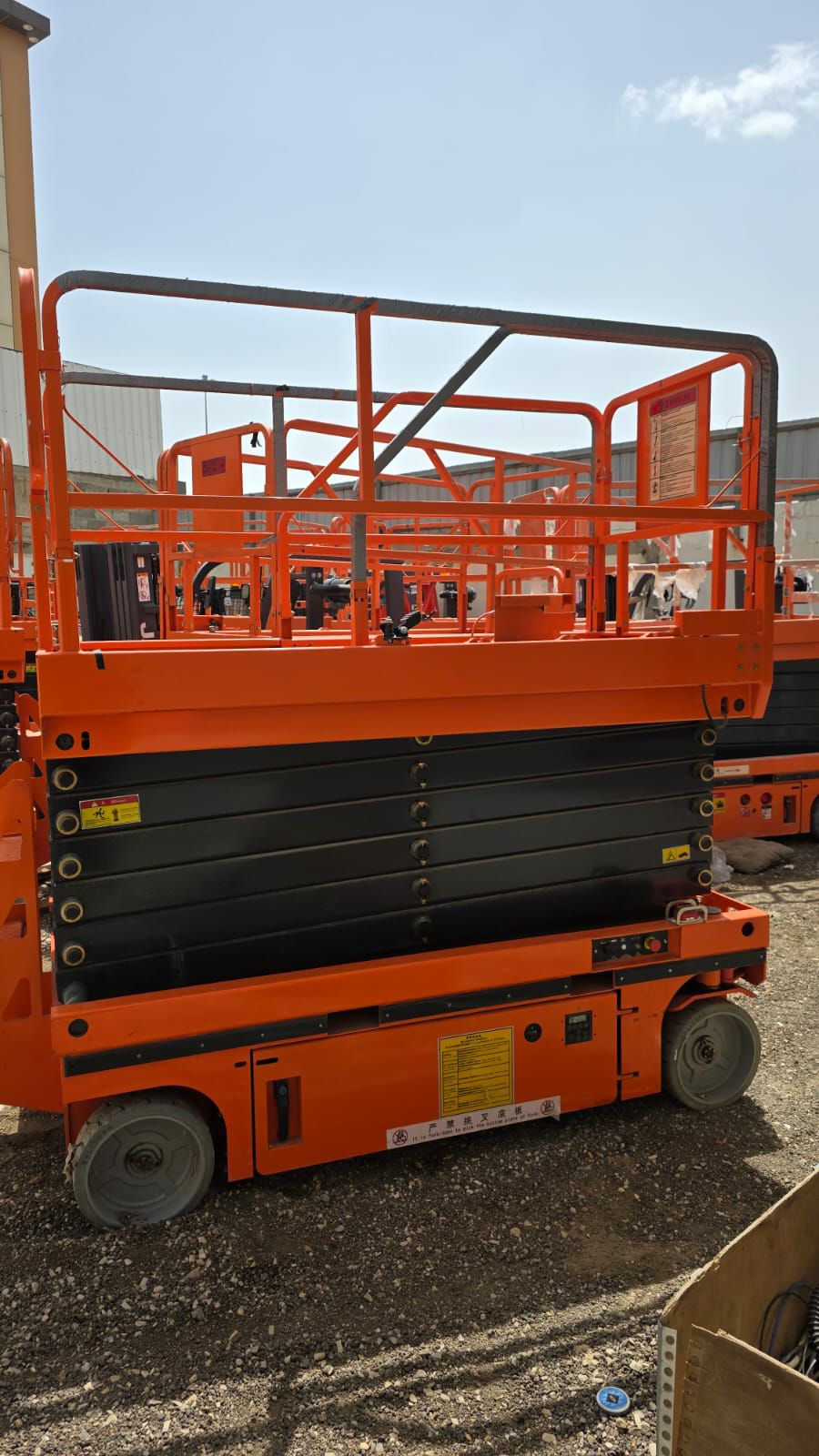 سيزرلفت للإيجار بالدمام وجدة | رافعة مقصية | ديزل