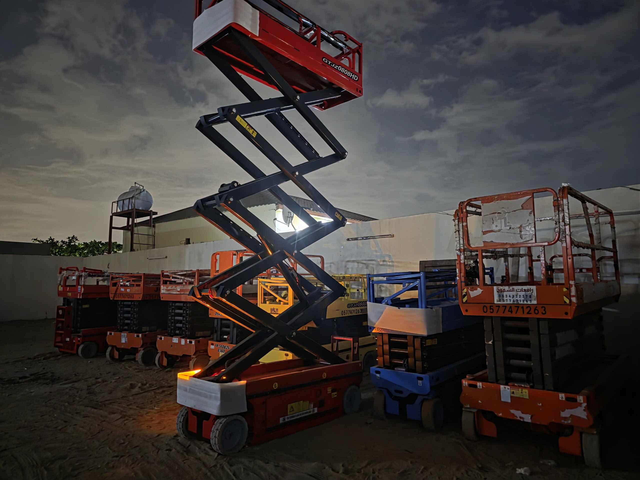 سيزر لفت 8متر للايجار سيزرات لفت كهرباء للايجار بج