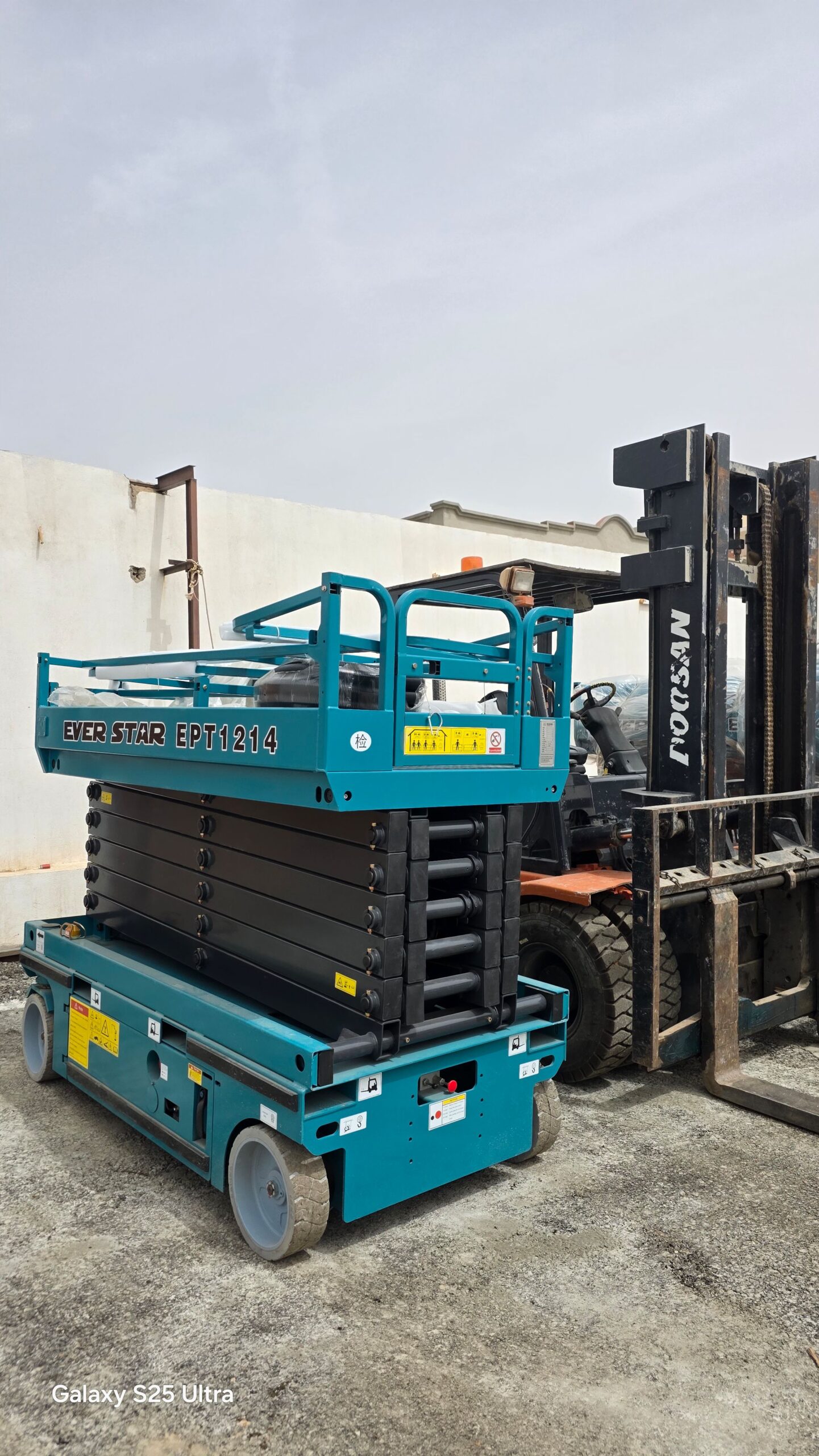 سيزر لفت للايجار رافعه شوكيه للايجار مانلفت للايجا