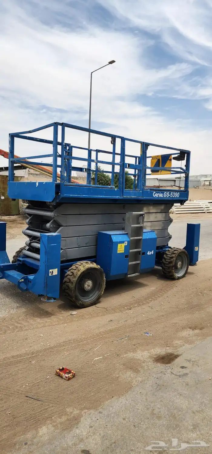 تاجير رافعات فور كلفت سيزر لفت مان لفت