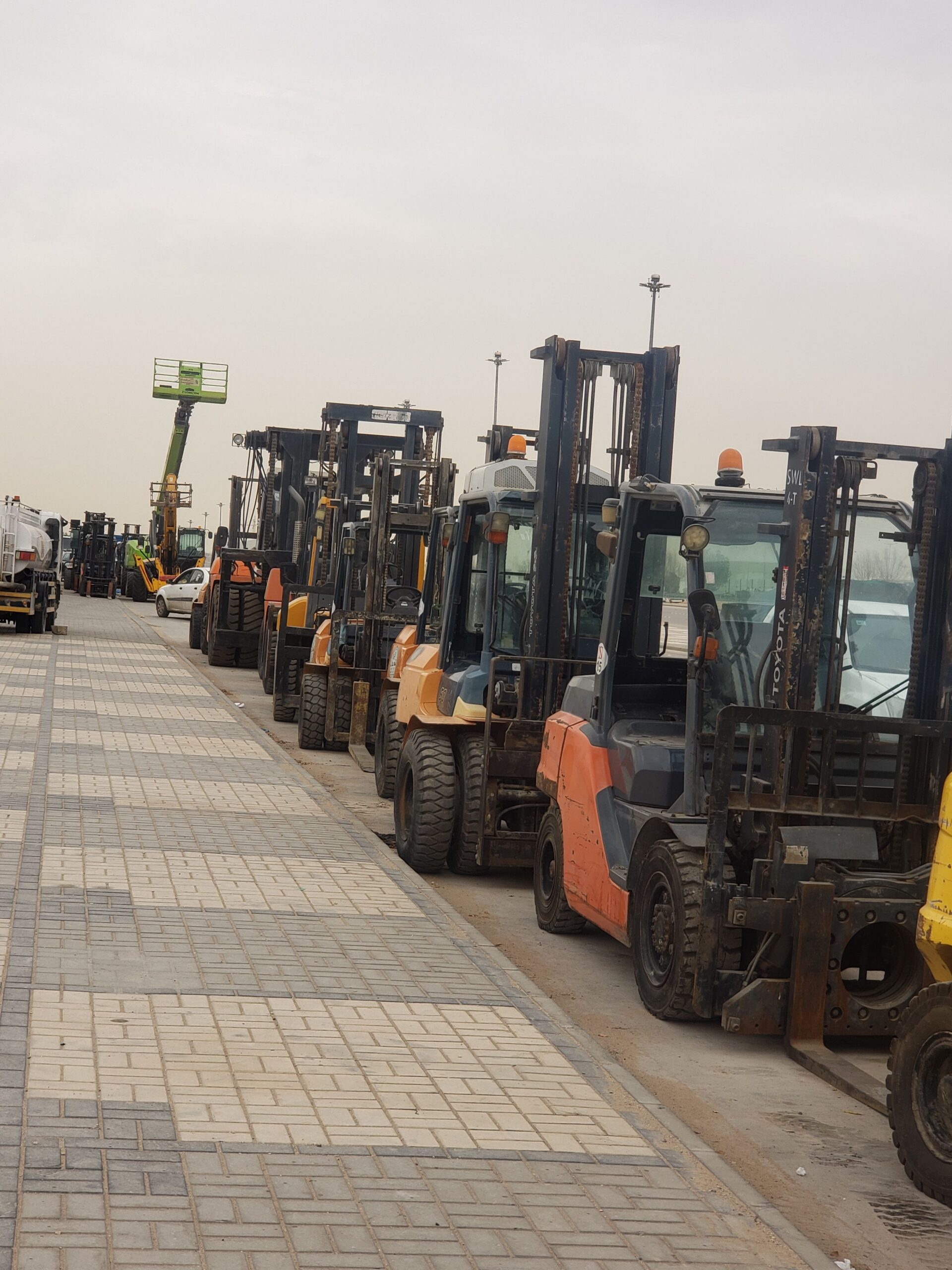رافعات شوكيه فوركلفت للايجار الرياض الدمام جده