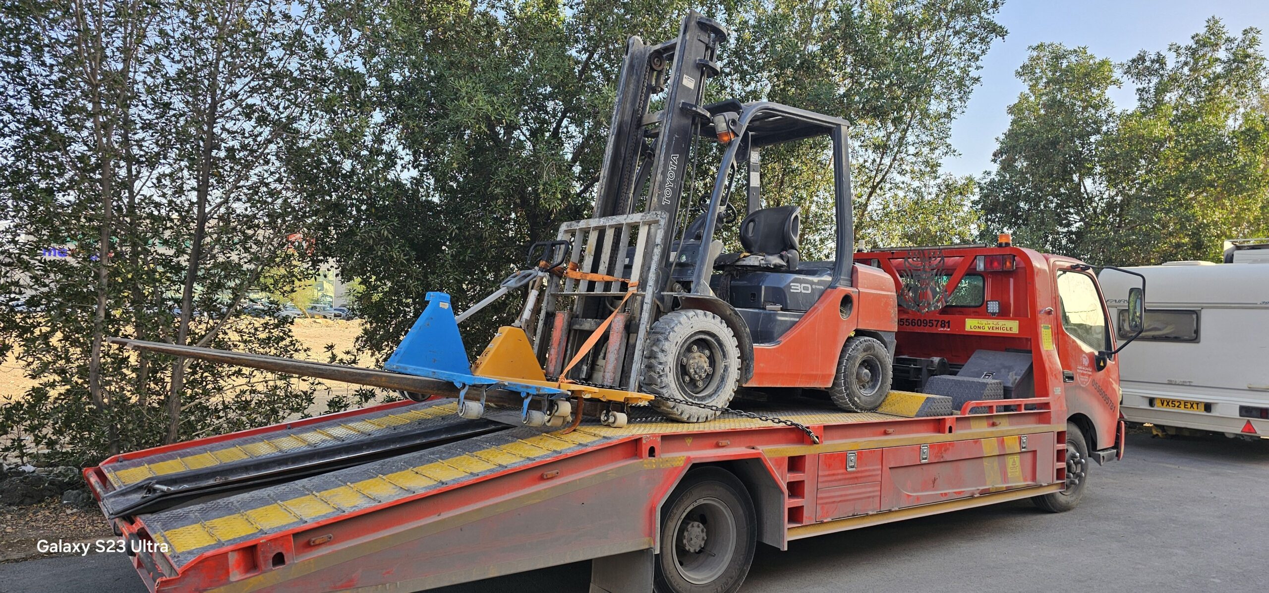 تاجير رافعه شوكية فوركلفت ورافعه يدوية جاك