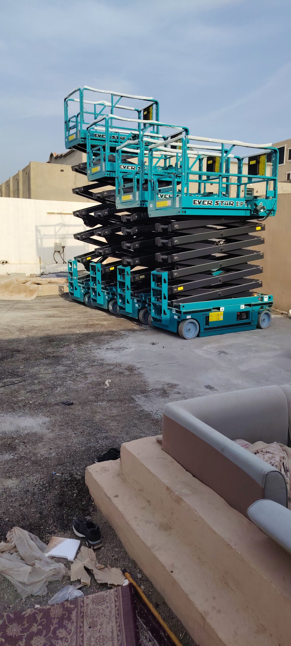 رافعات شوكية وسيزر لفت ومان لفت وكرينات وجي سي بي