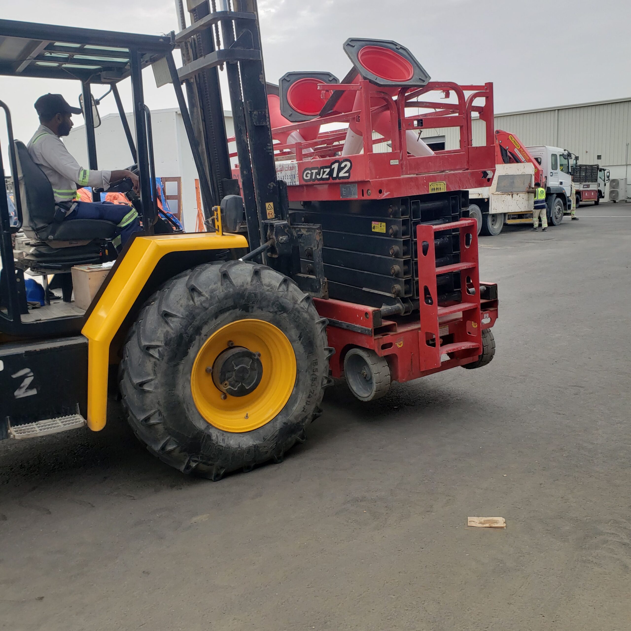 سيزرلفت مان لفت بوم لفت رافعات مقصية سقالات كهربائ