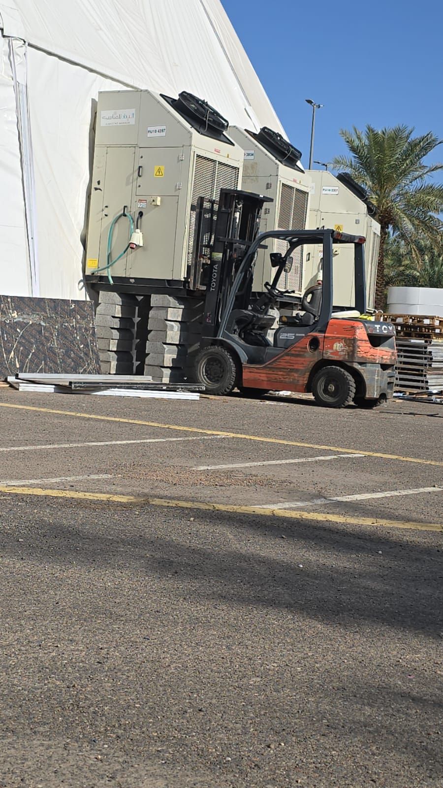 رافعات شوكية وسيزرات وكرينات في المدينه المنوره لل