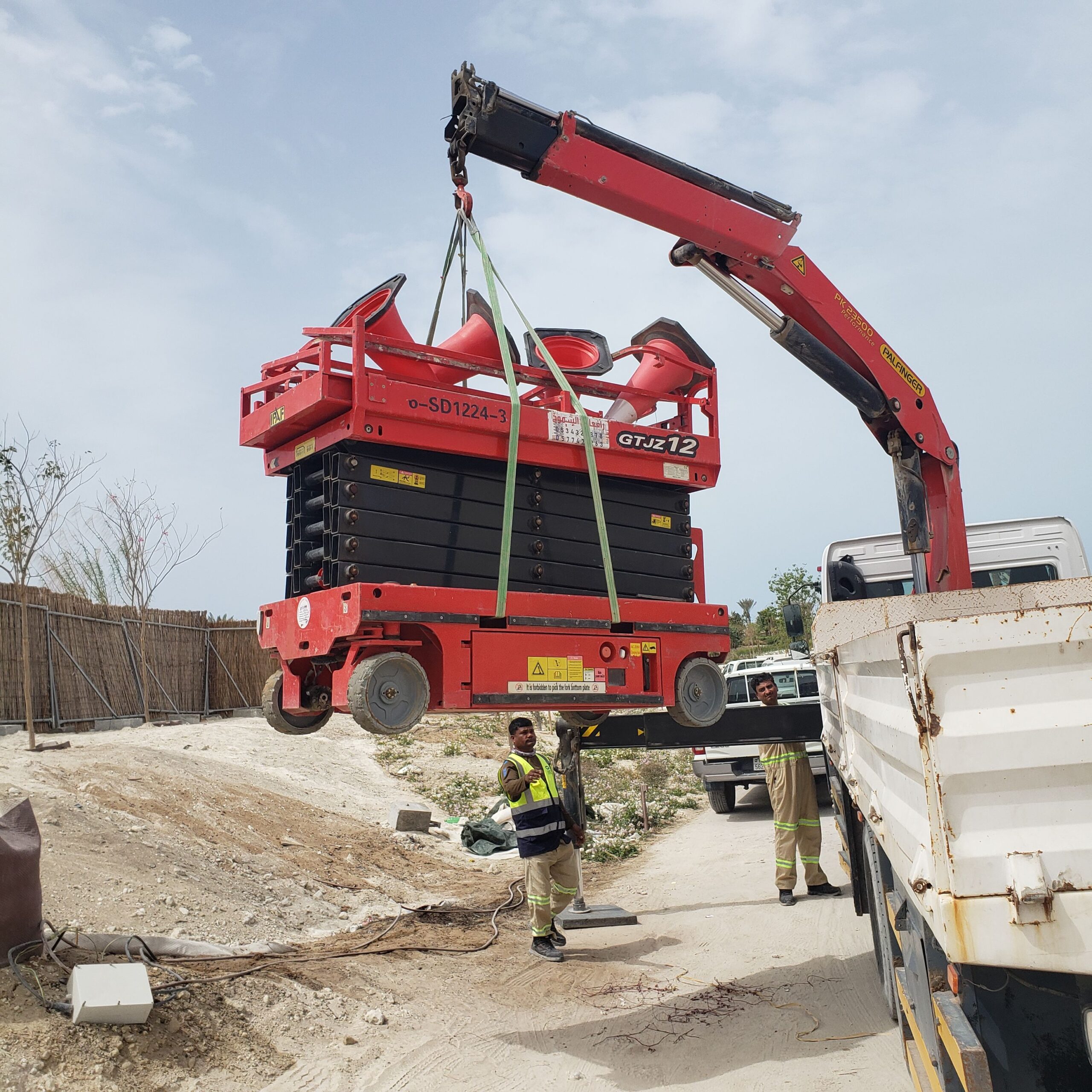 سيزرلفت مانلفت رافعات مقصية سقالات كهرباء مكة جدة